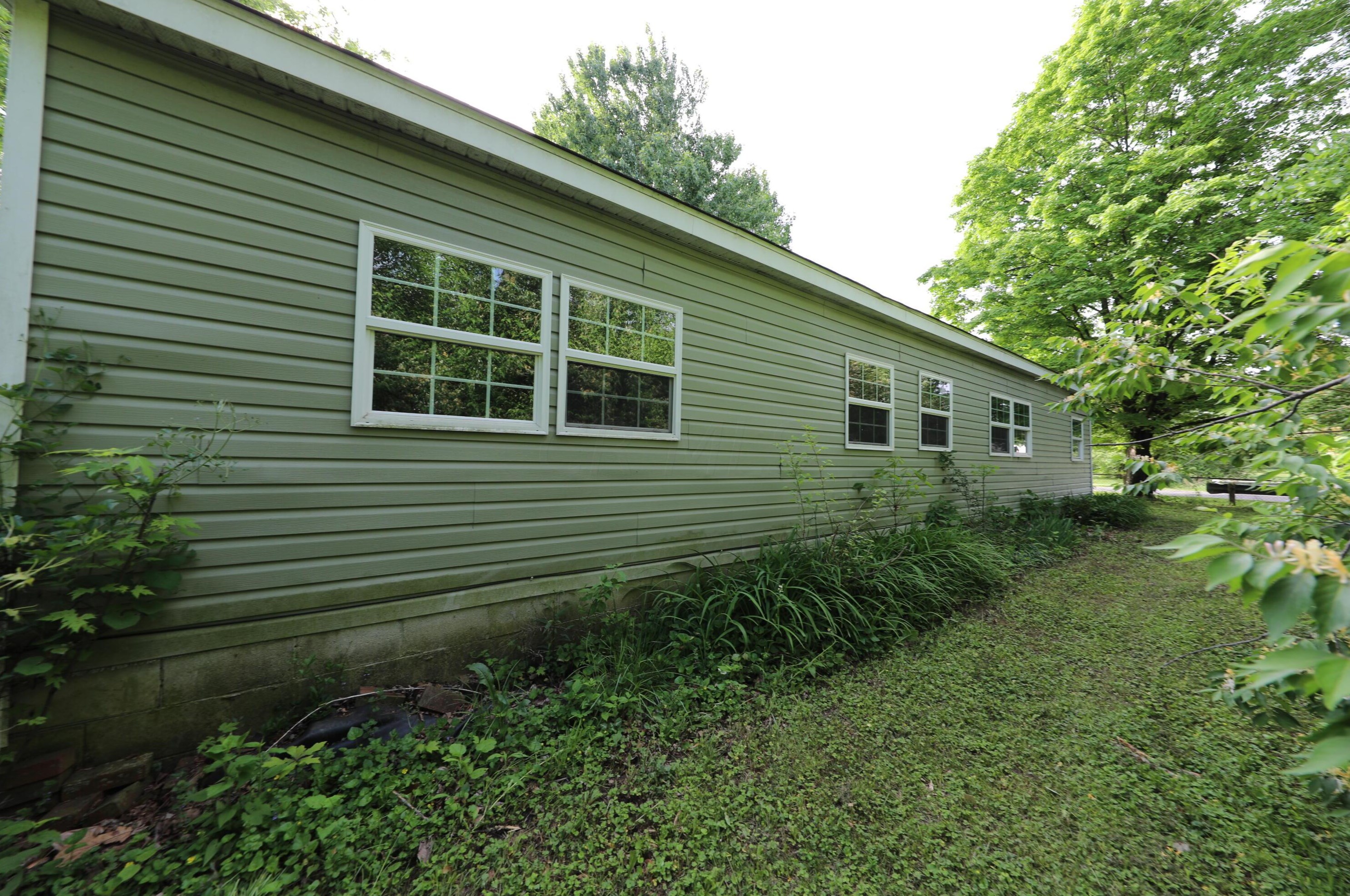 2403 Maureen Blvd, Columbus OH 43207-4554 exterior