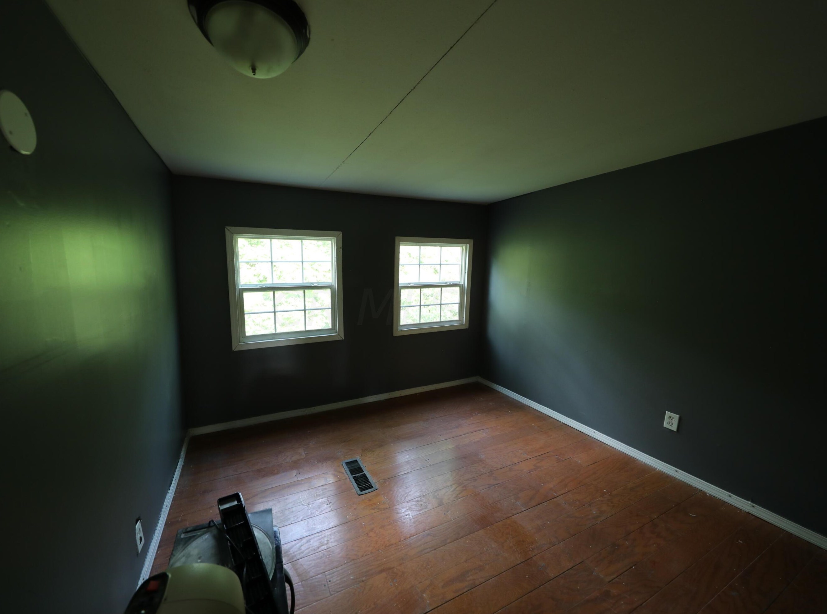 2403 Maureen Blvd, Columbus OH 43207-4554 exterior