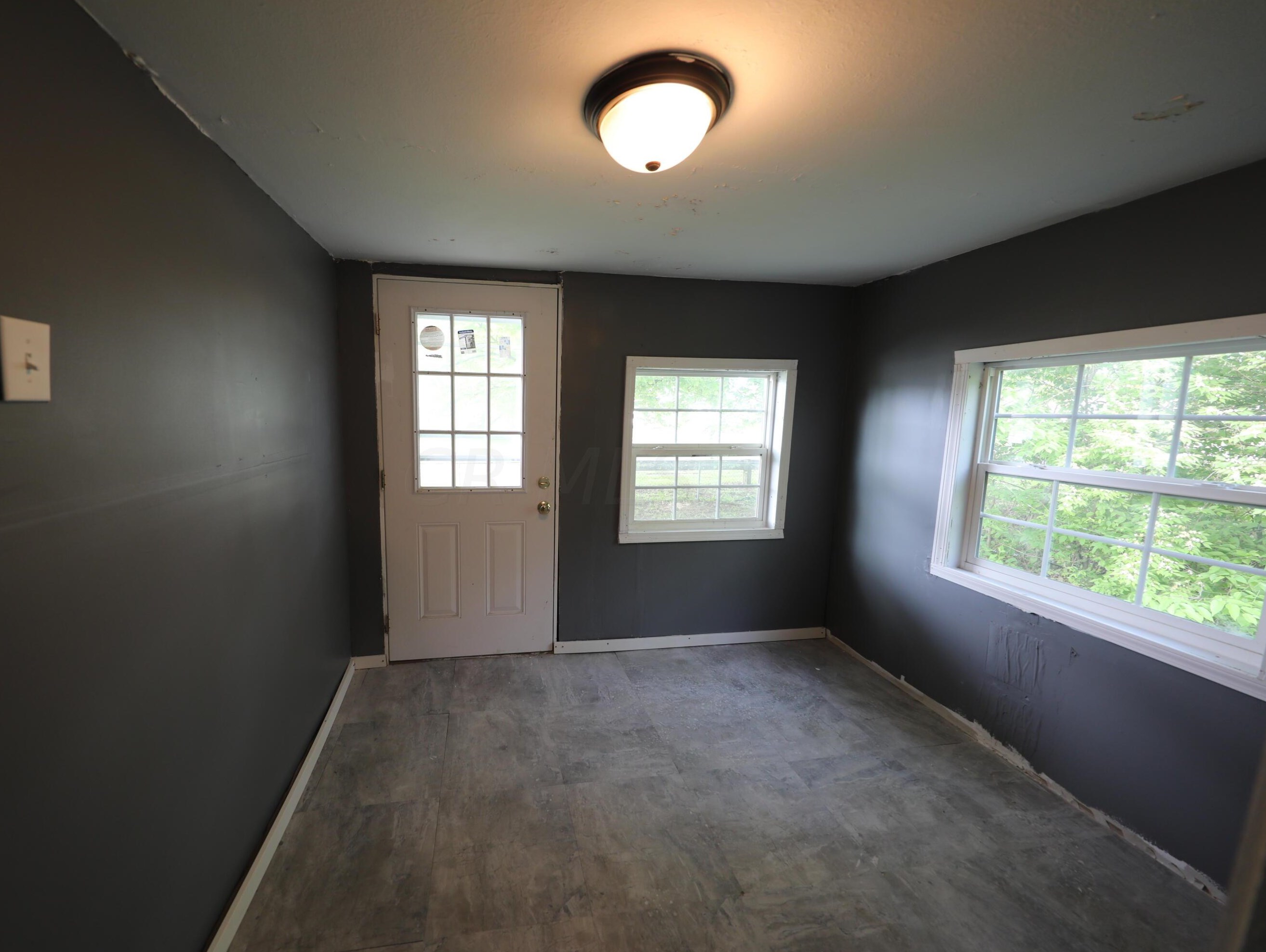 2403 Maureen Blvd, Columbus OH 43207-4554 exterior