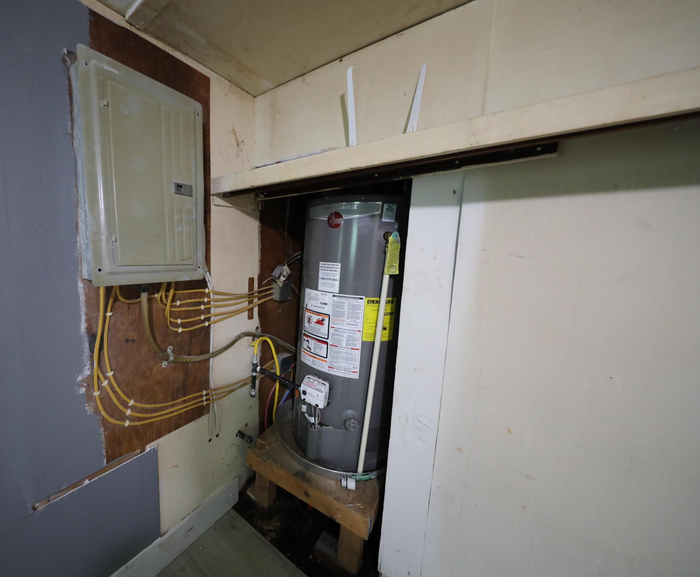 2403 Maureen Blvd, Columbus OH 43207-4554 exterior