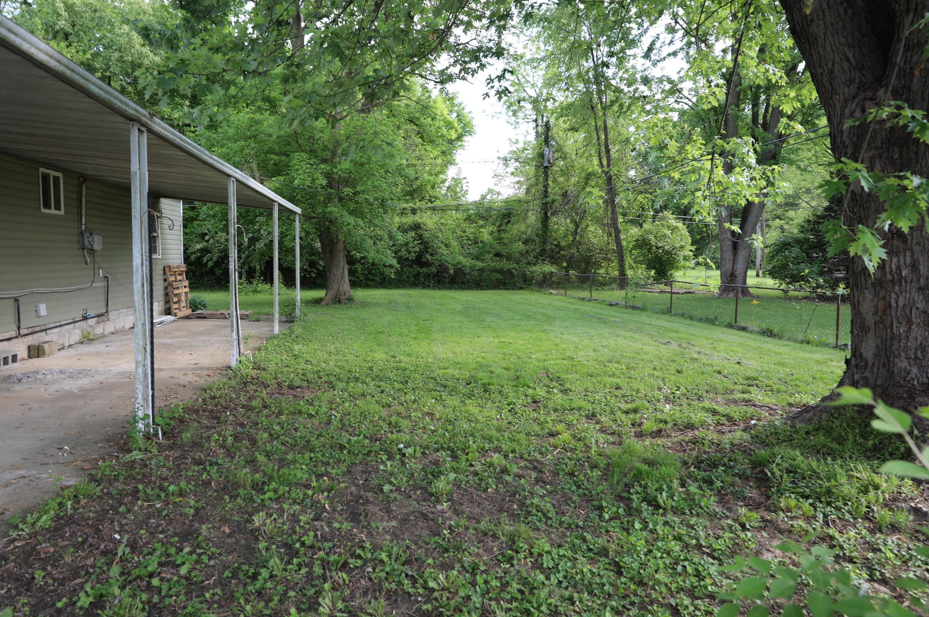 2403 Maureen Blvd, Columbus OH 43207-4554 exterior