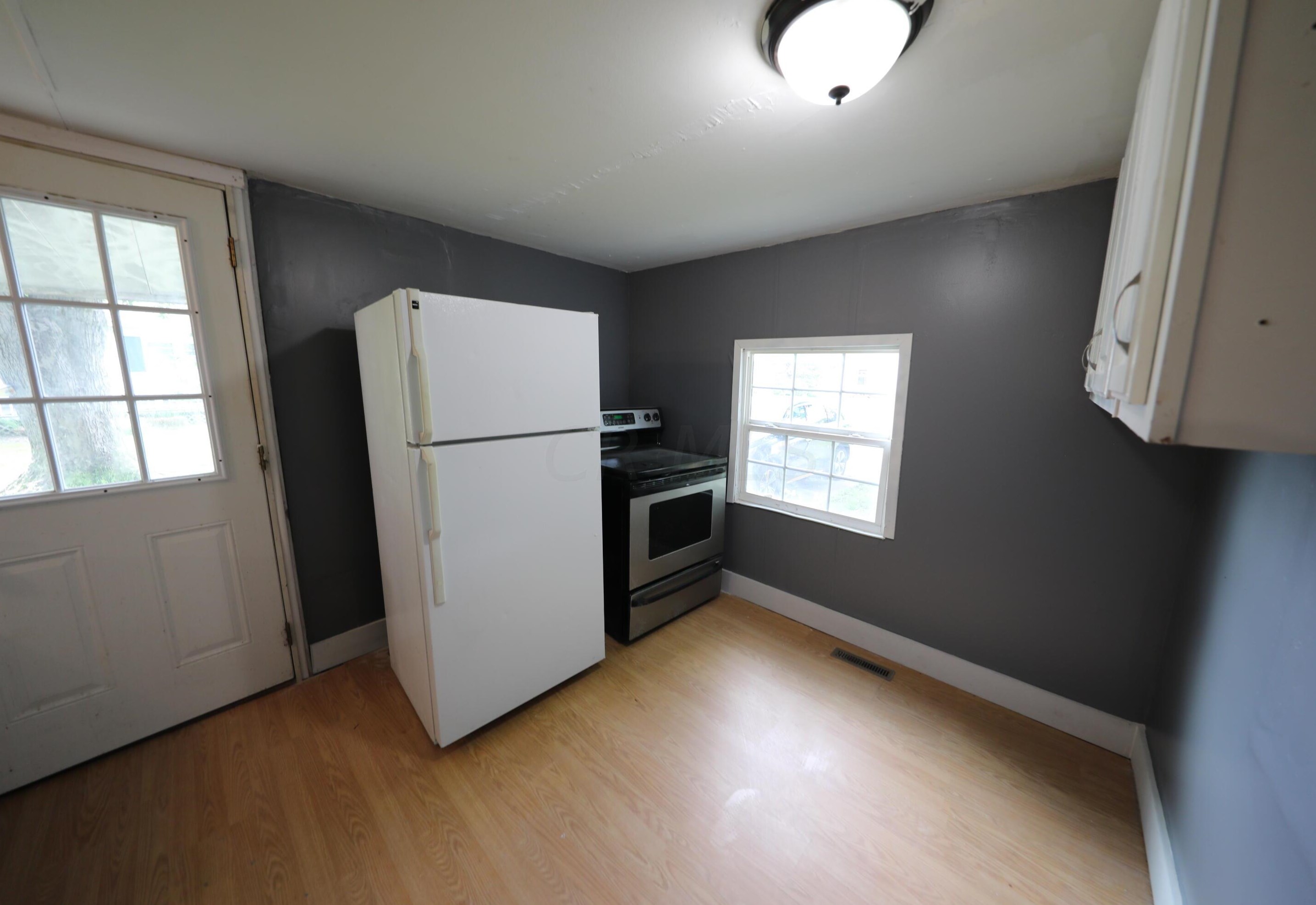 2403 Maureen Blvd, Columbus OH 43207-4554 exterior