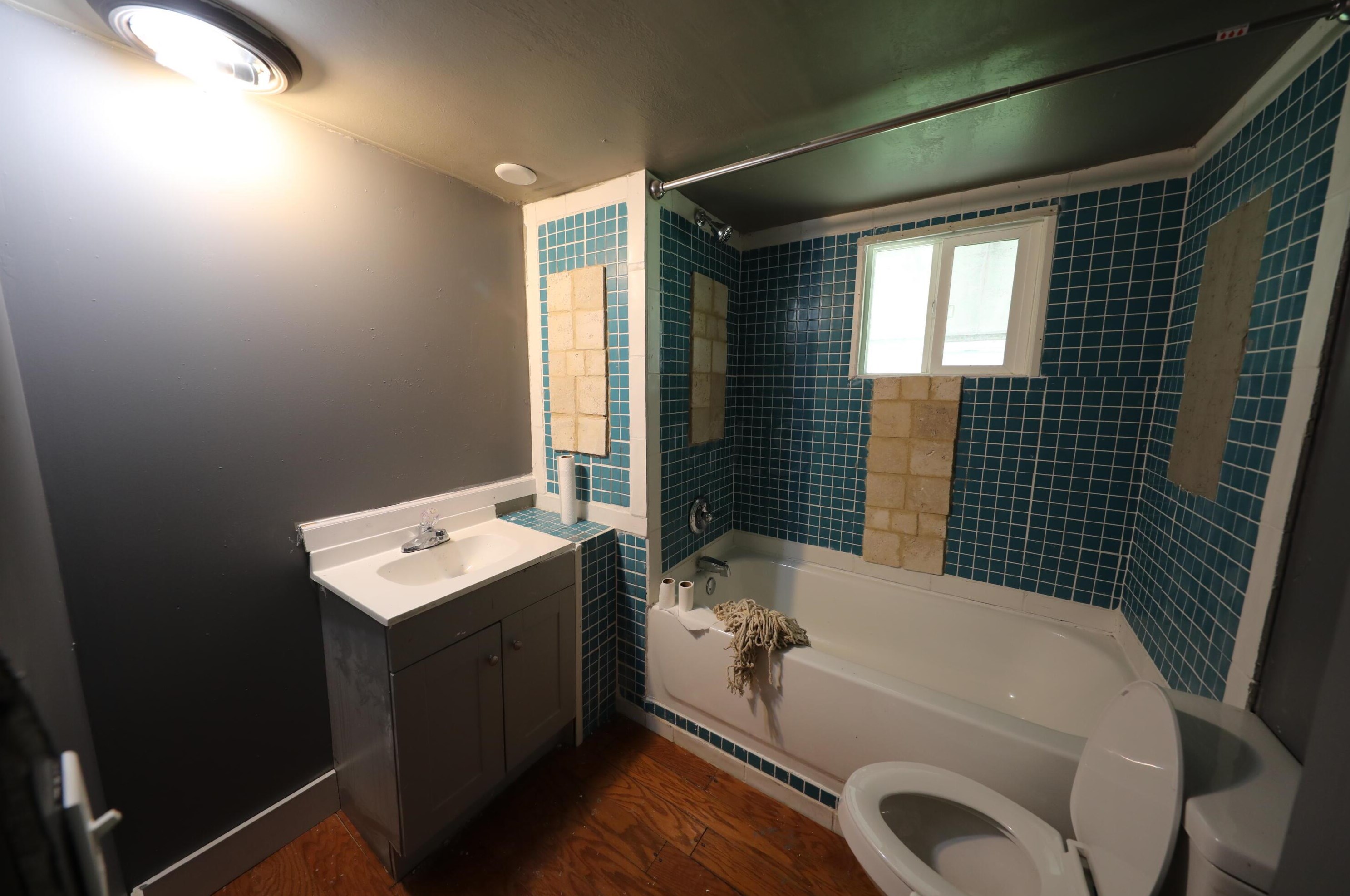 2403 Maureen Blvd, Columbus OH 43207-4554 exterior