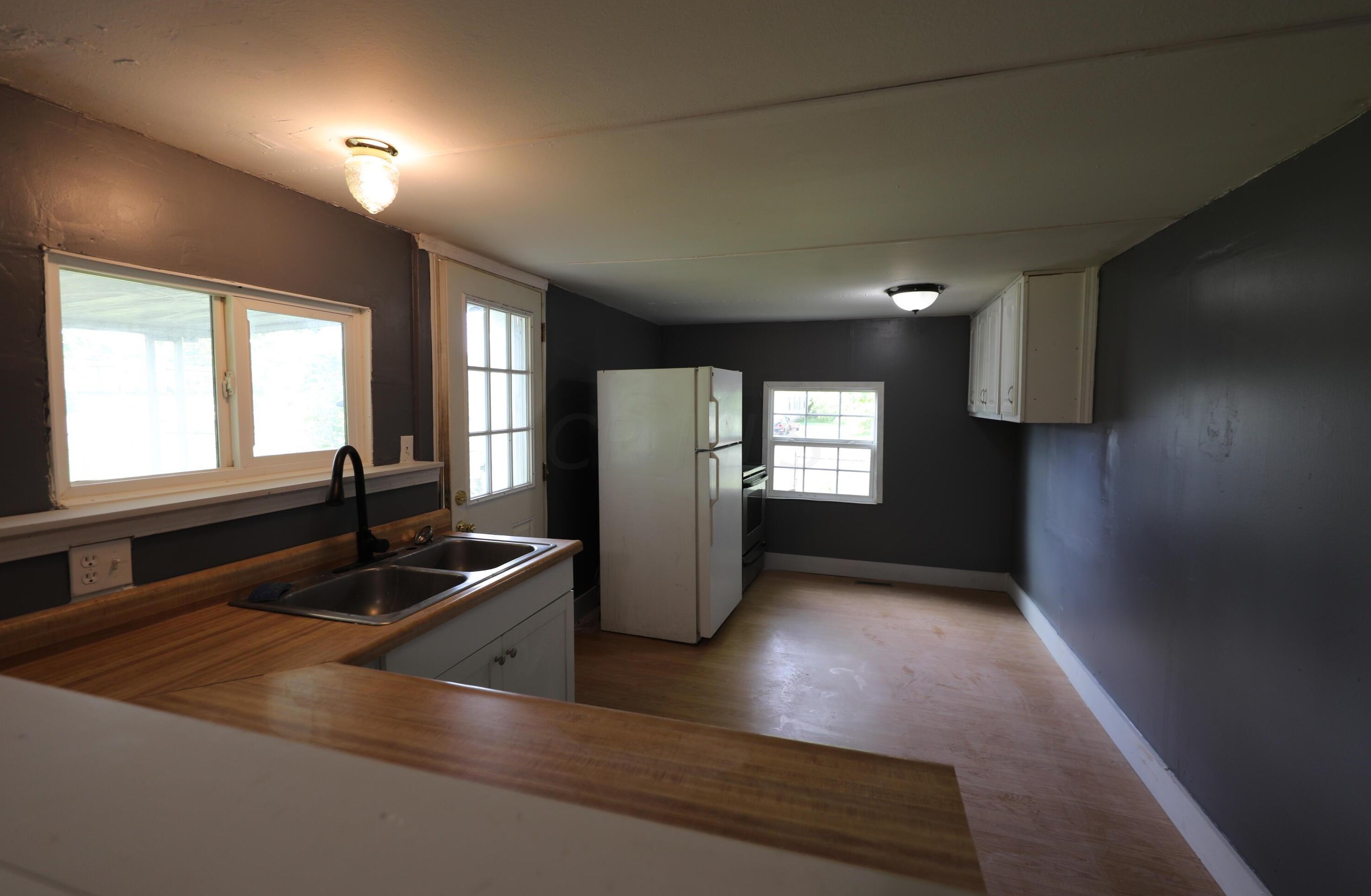 2403 Maureen Blvd, Columbus OH 43207-4554 exterior