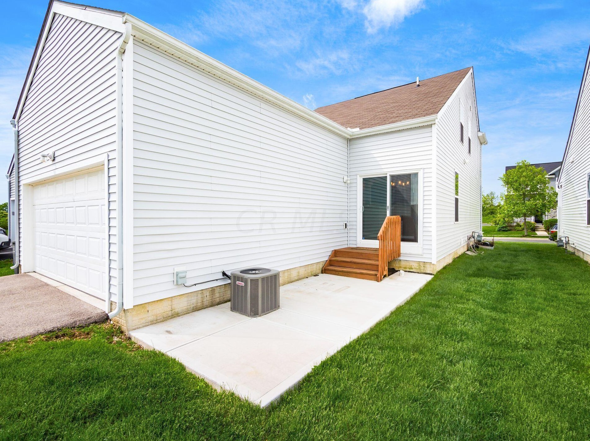 5598 Alliance Way, Columbus OH  43228-8946 exterior