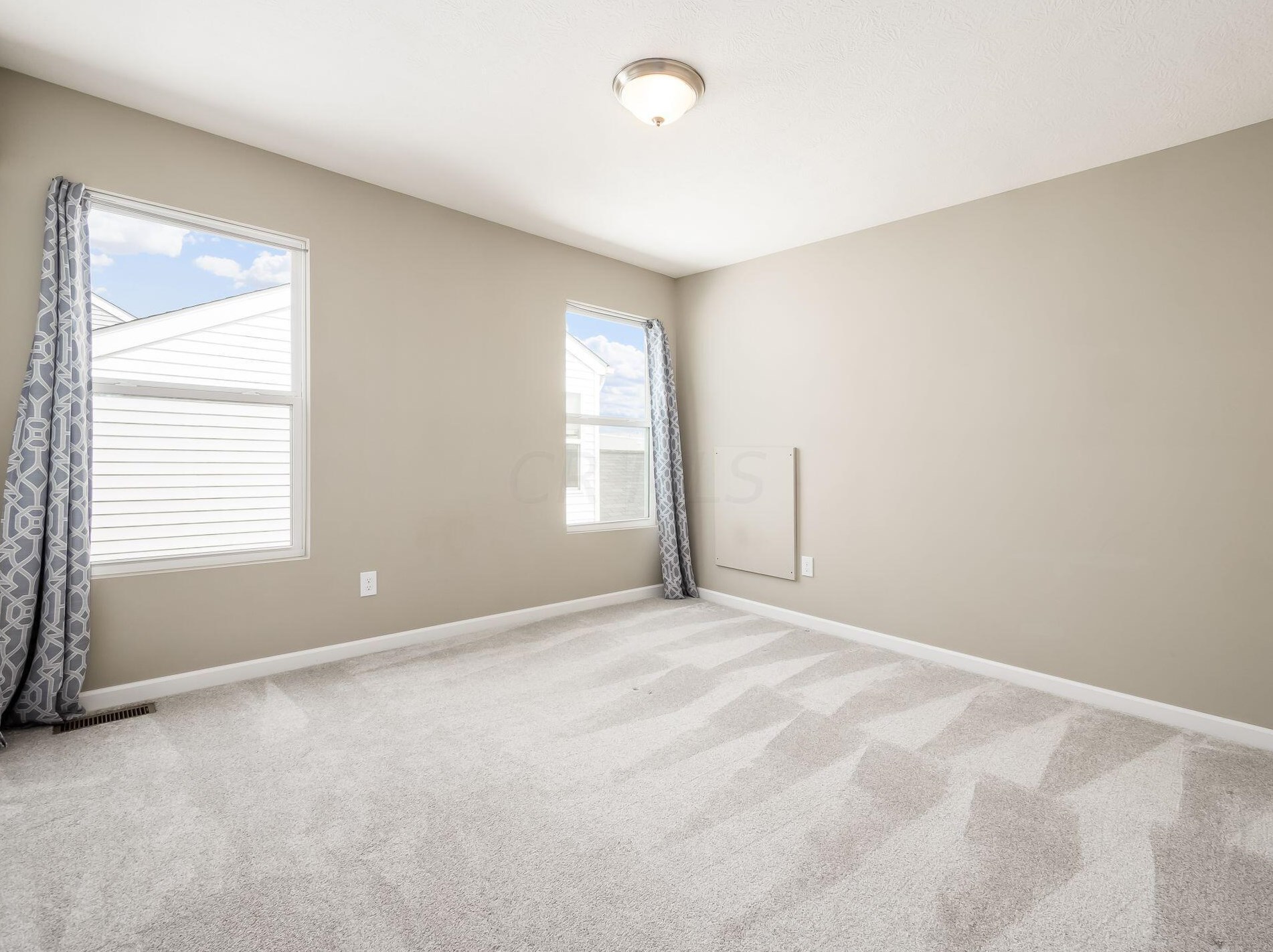 5598 Alliance Way, Columbus OH  43228-8946 exterior