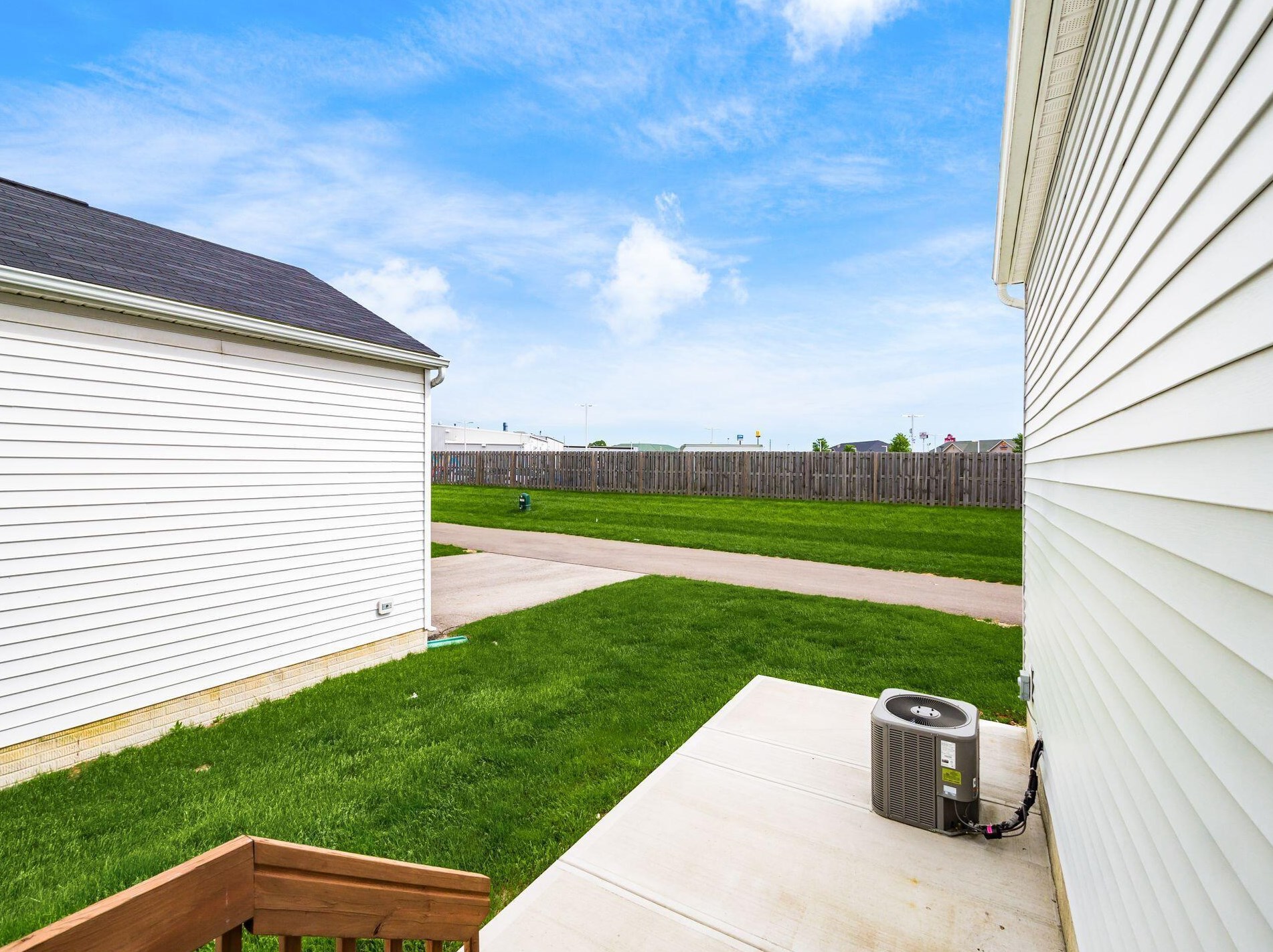 5598 Alliance Way, Columbus OH  43228-8946 exterior