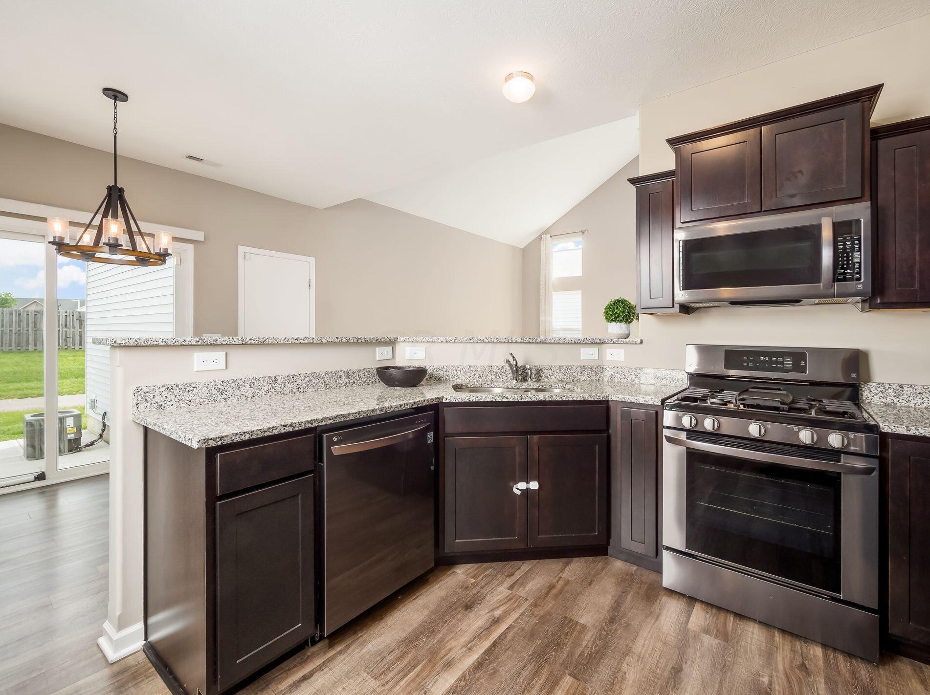 5598 Alliance Way, Columbus OH  43228-8946 exterior