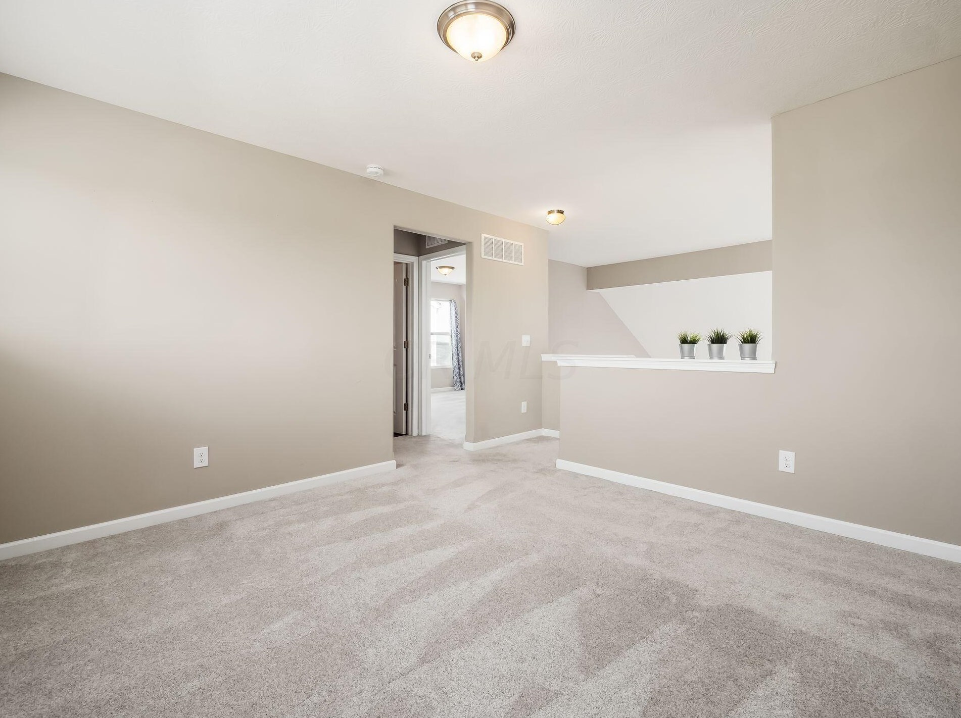 5598 Alliance Way, Columbus OH  43228-8946 exterior