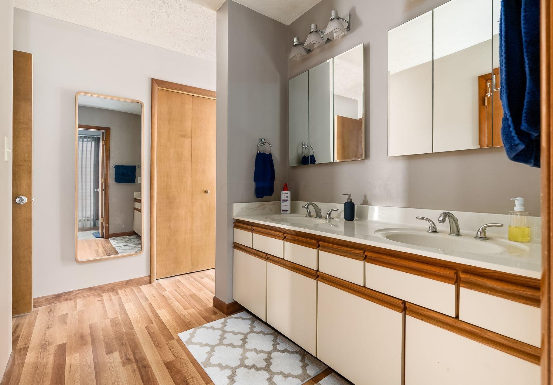 354 Schrock Rd, Westerville OH  43081-3455 exterior