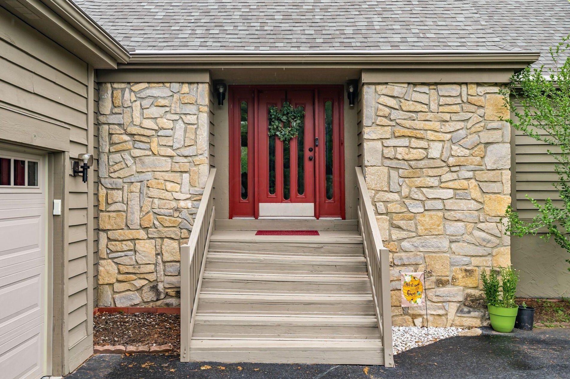 354 Schrock Rd, Westerville OH  43081-3455 exterior