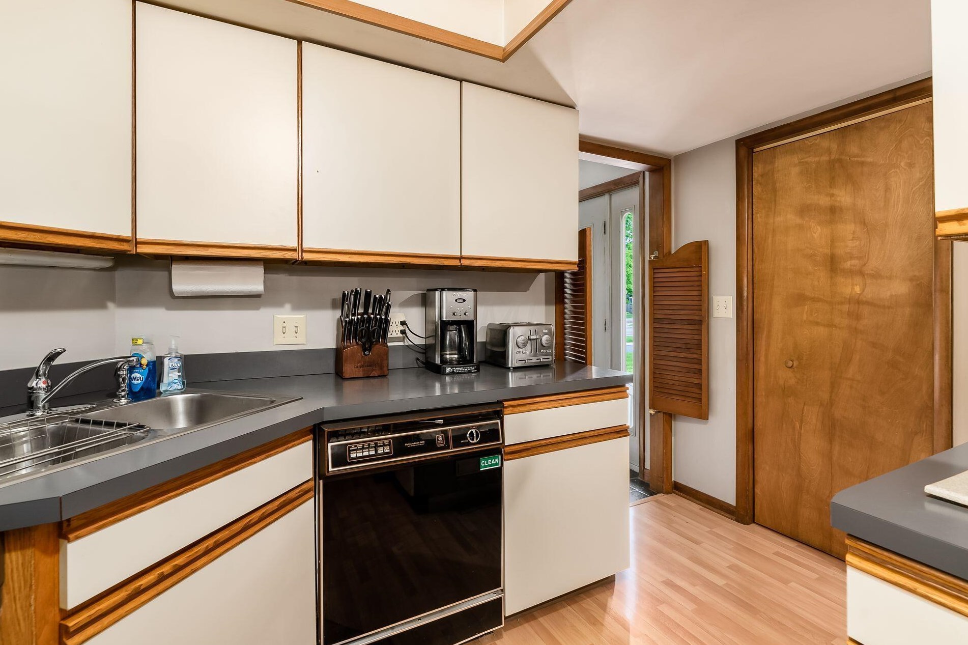 354 Schrock Rd, Westerville OH  43081-3455 exterior