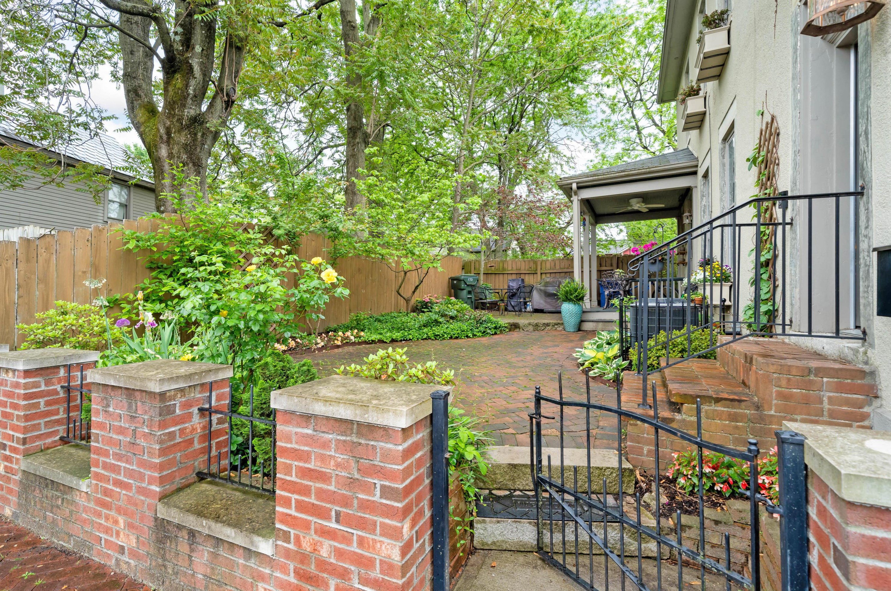 173 Sycamore St, Columbus OH  43215-5617 exterior