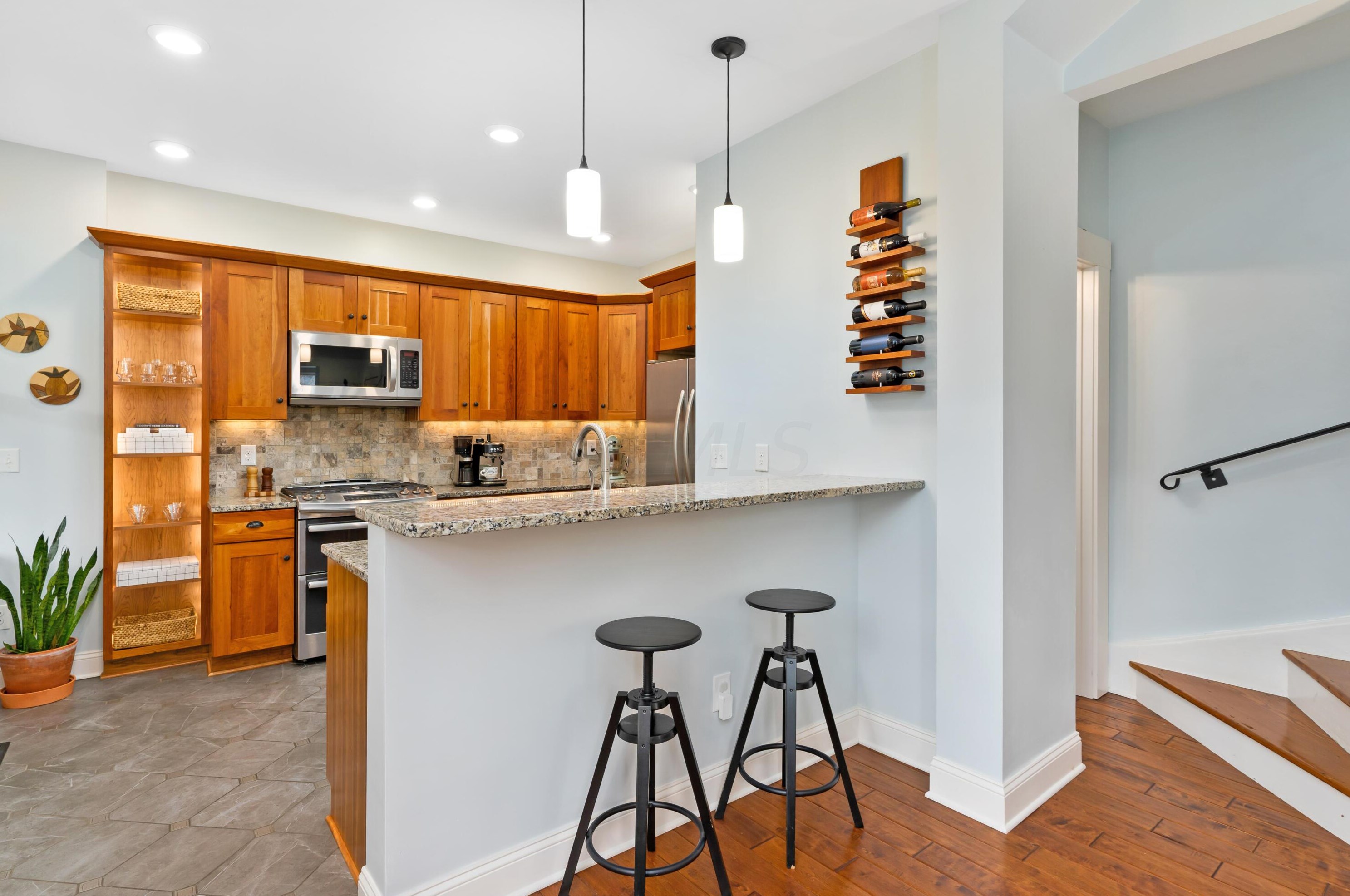 173 Sycamore St, Columbus OH  43215-5617 exterior