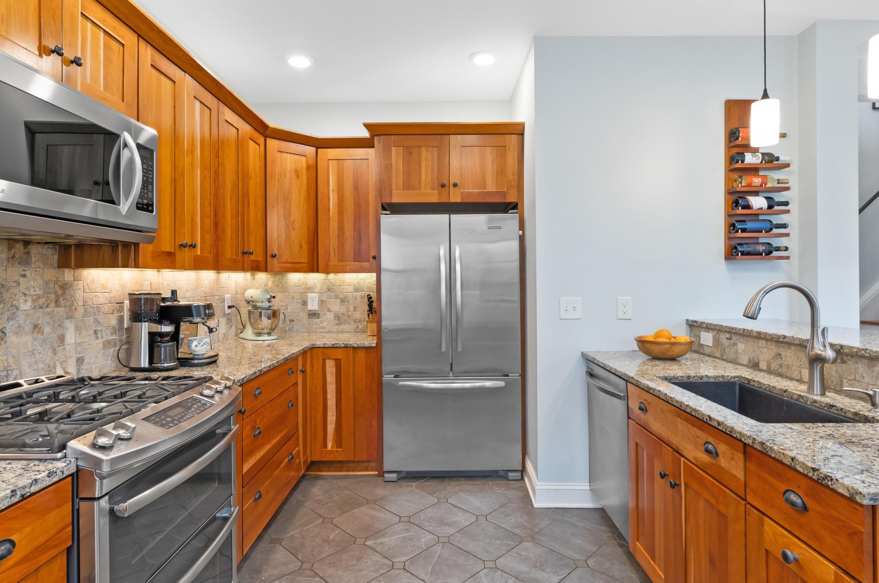 173 Sycamore St, Columbus OH  43215-5617 exterior