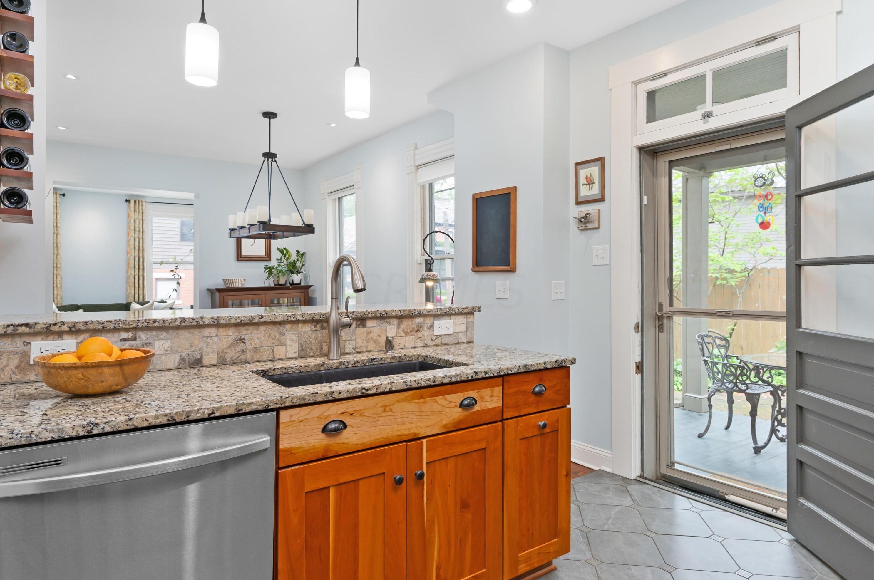 173 Sycamore St, Columbus OH  43215-5617 exterior