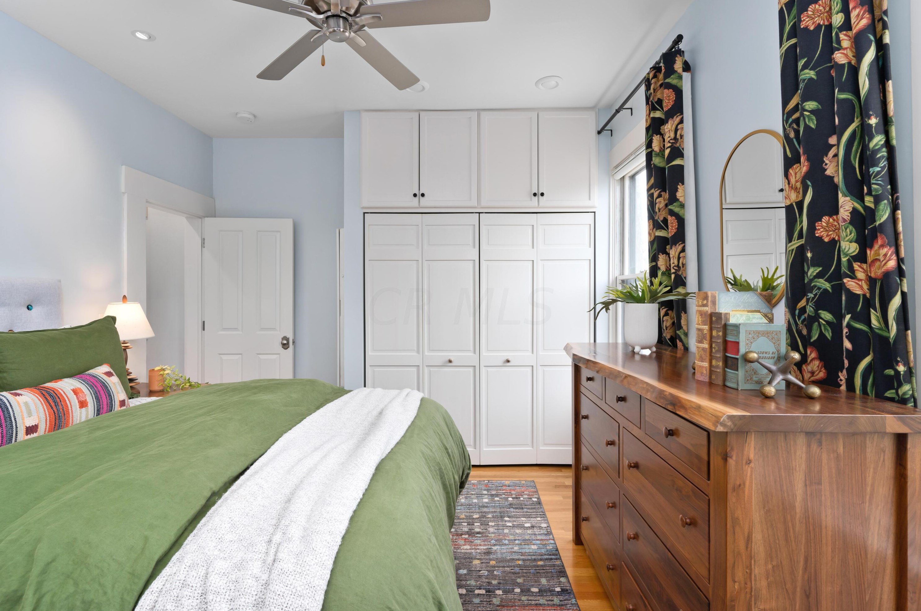 173 Sycamore St, Columbus OH  43215-5617 exterior