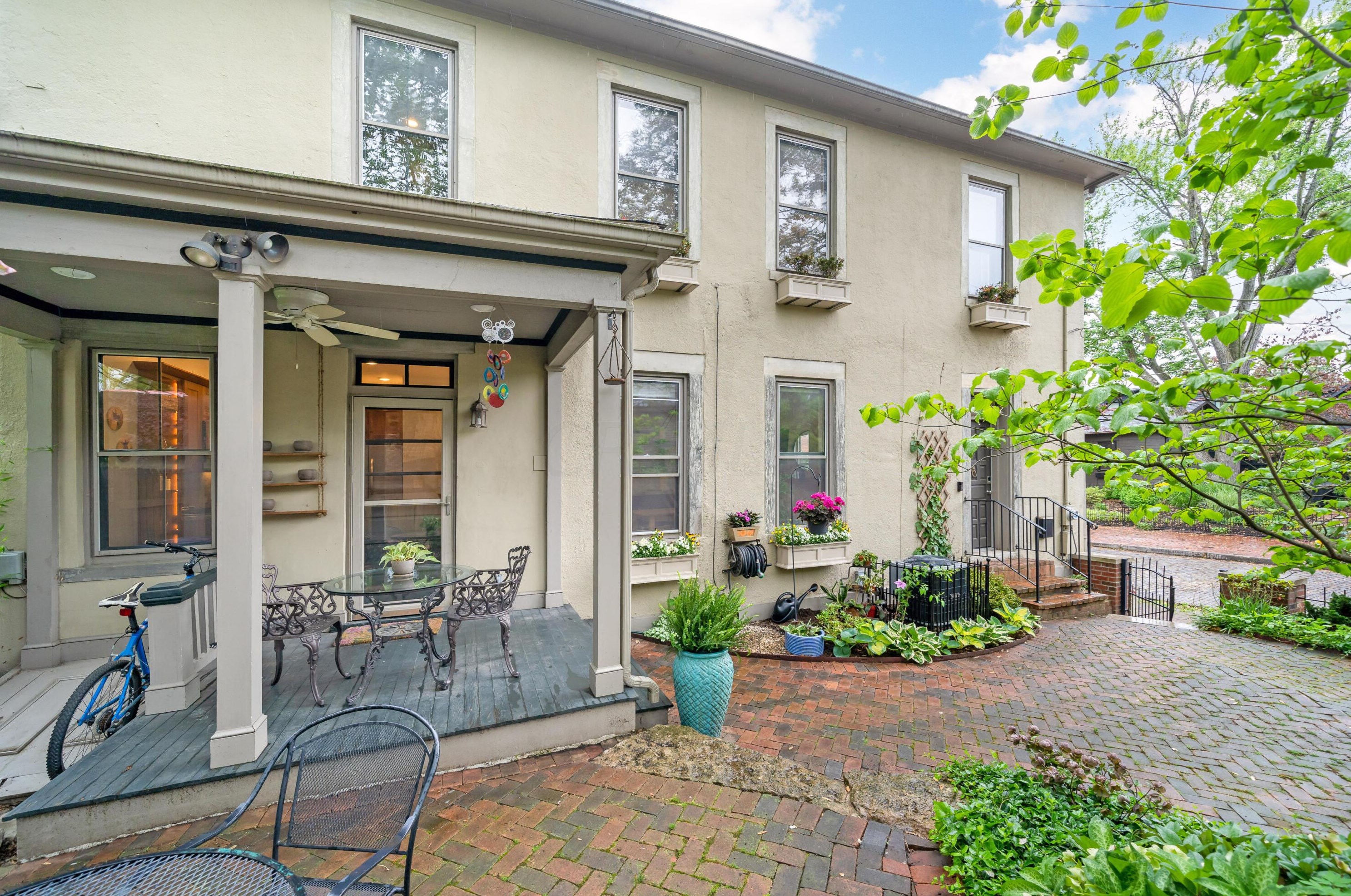 173 Sycamore St, Columbus OH  43215-5617 exterior