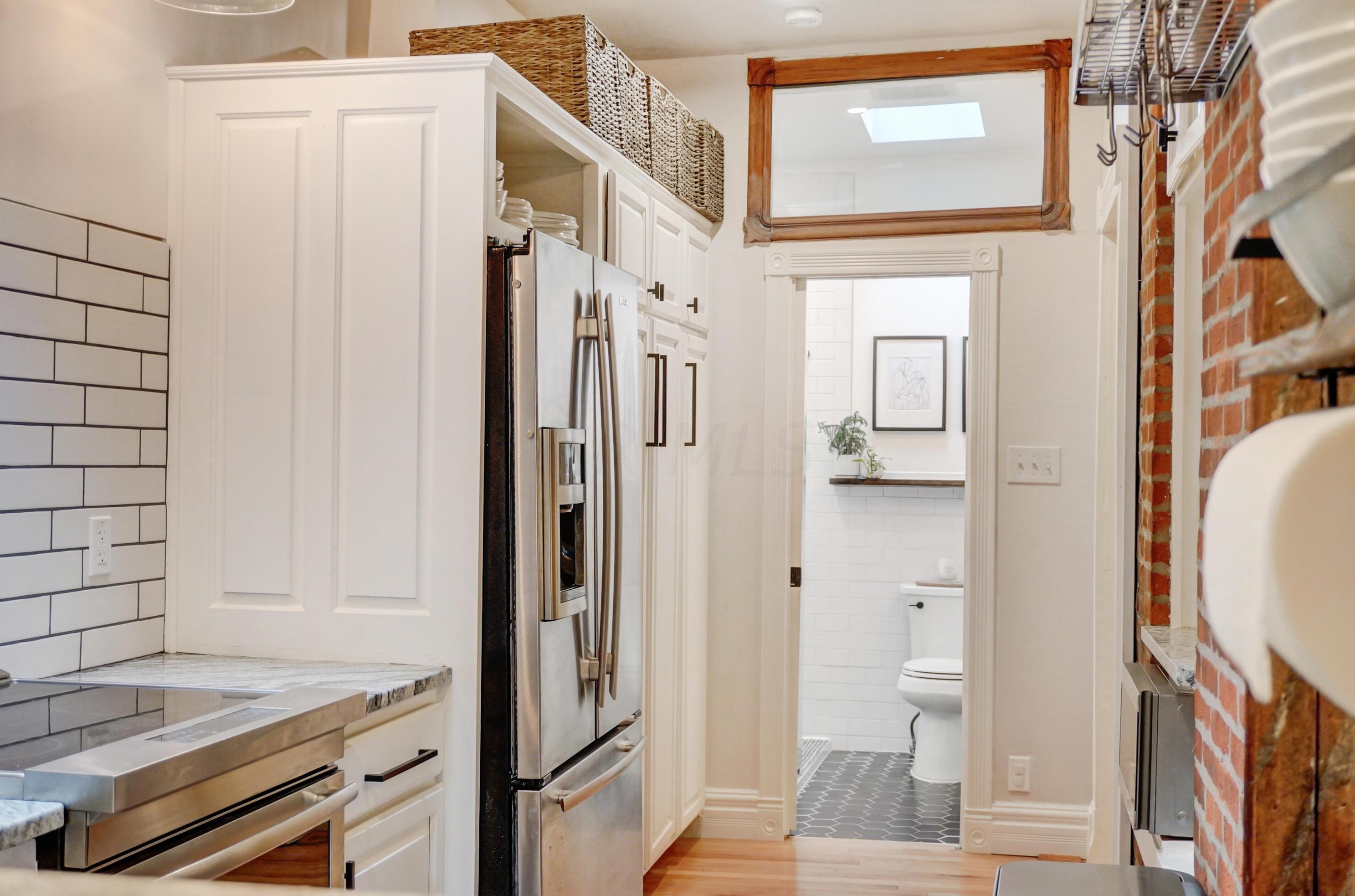 81 Lincoln St, Columbus OH  43215-1672 exterior