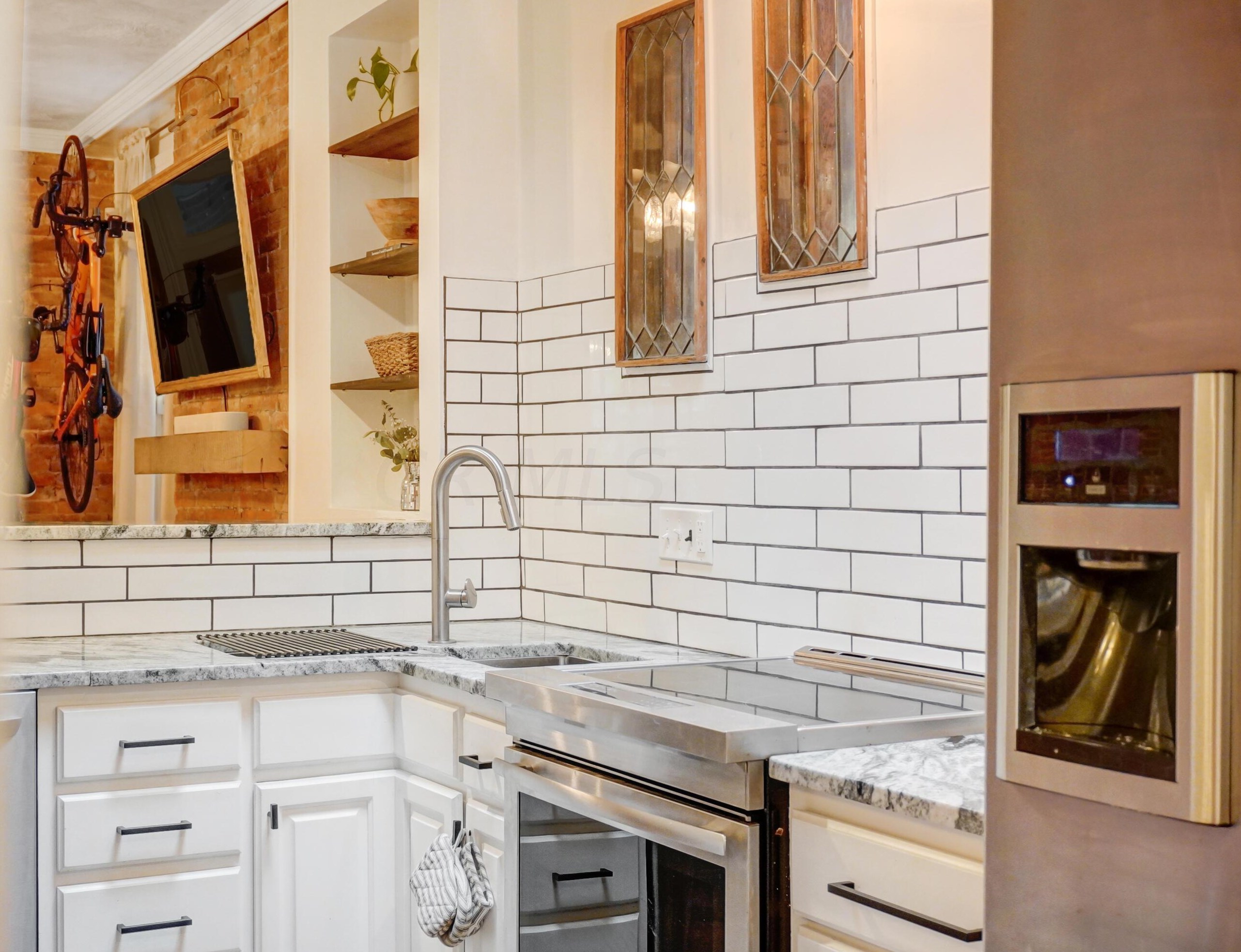 81 Lincoln St, Columbus OH  43215-1672 exterior