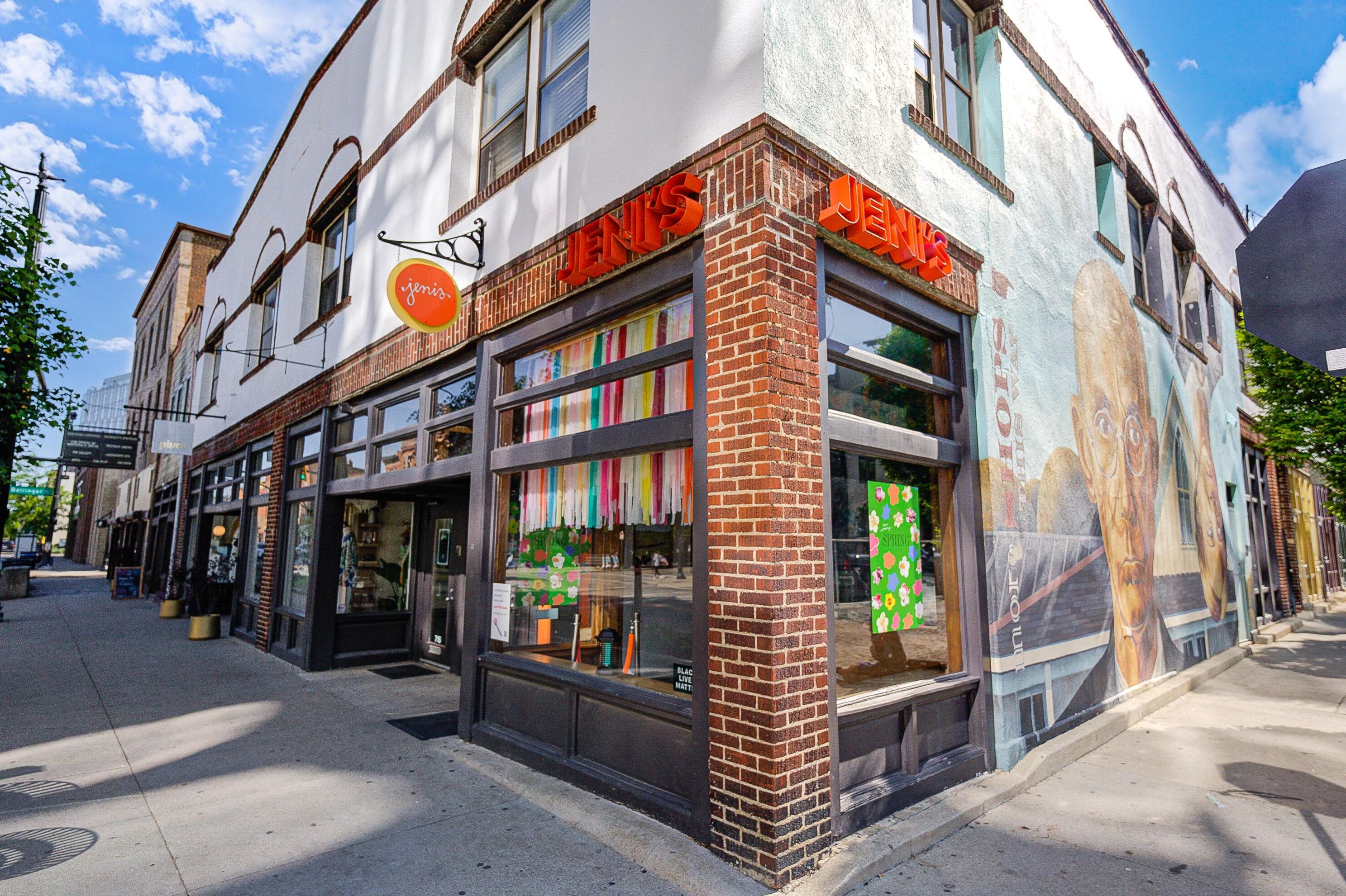 81 Lincoln St, Columbus OH  43215-1672 exterior