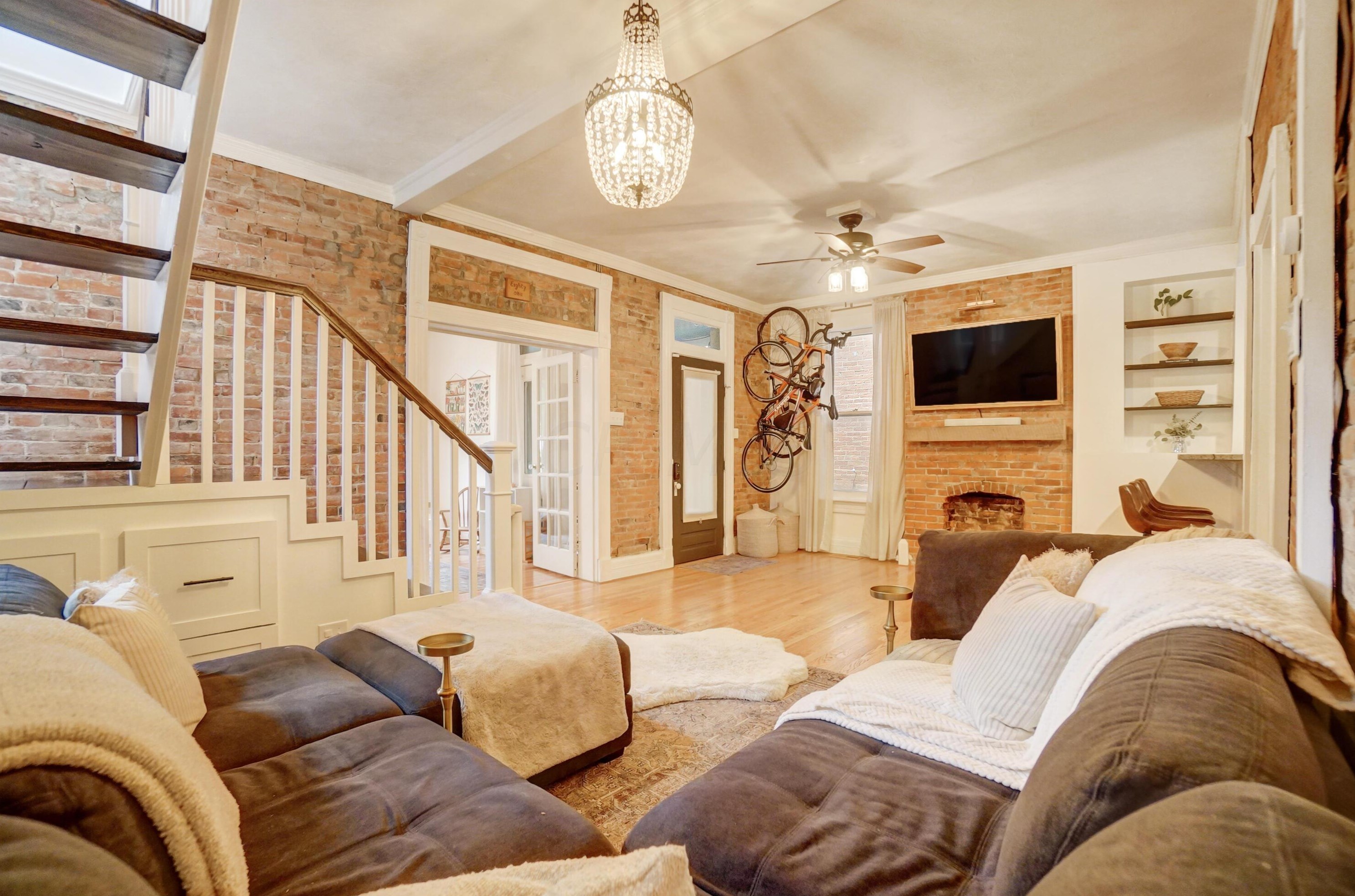 81 Lincoln St, Columbus OH  43215-1672 exterior