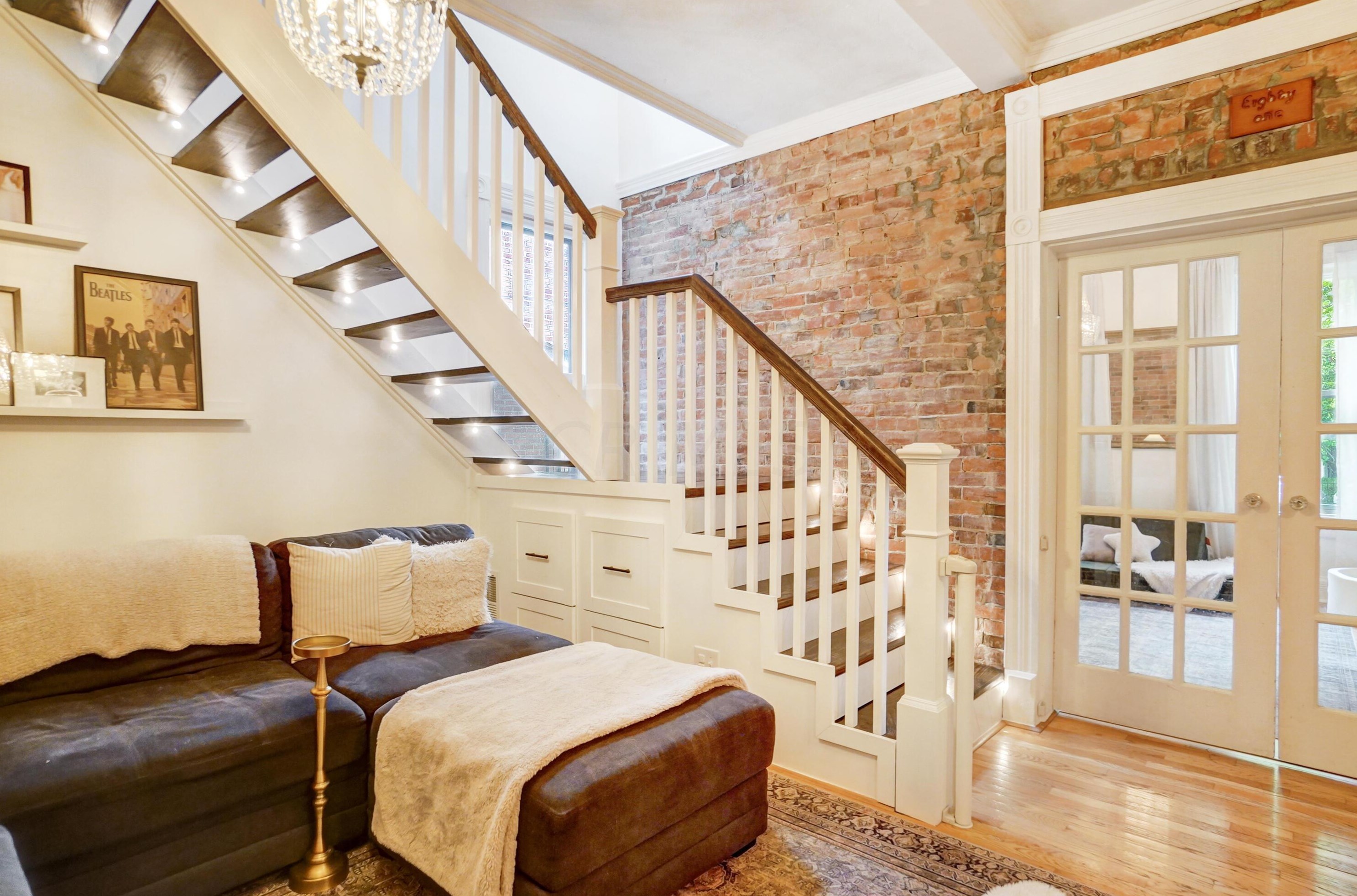 81 Lincoln St, Columbus OH  43215-1672 exterior