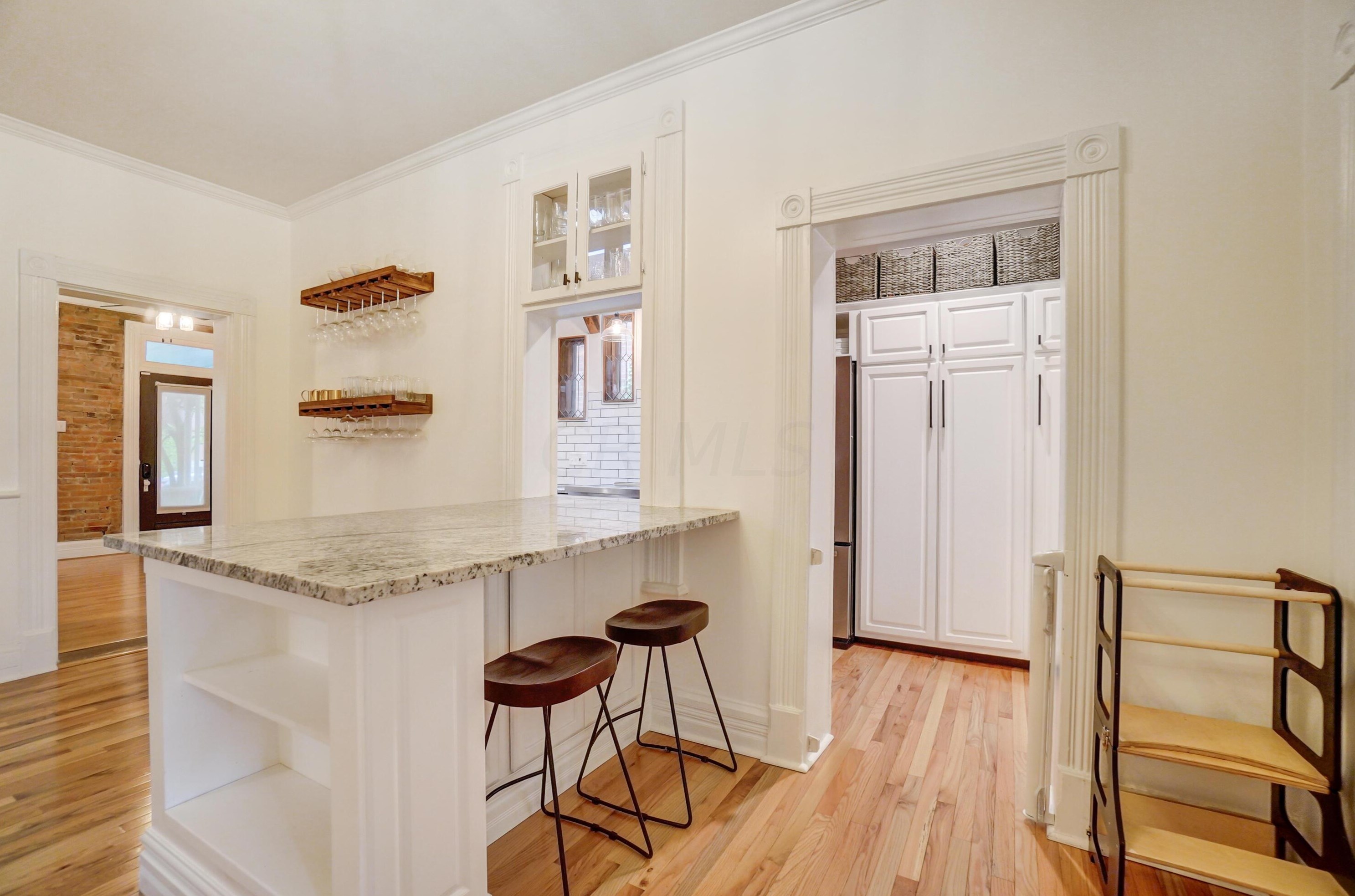 81 Lincoln St, Columbus OH  43215-1672 exterior