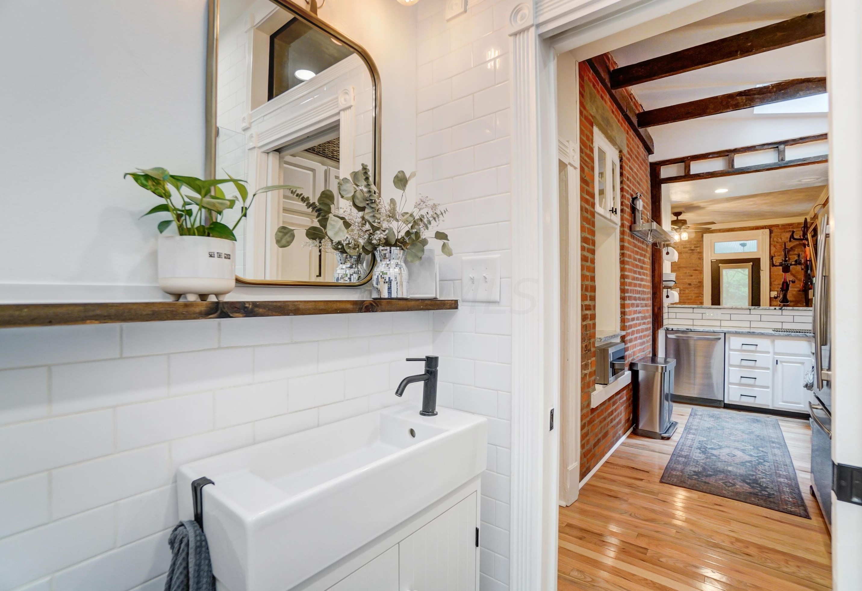 81 Lincoln St, Columbus OH  43215-1672 exterior