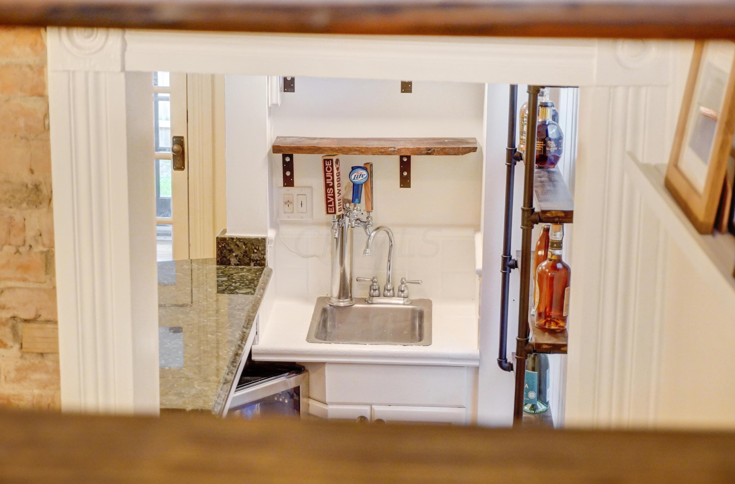 81 Lincoln St, Columbus OH  43215-1672 exterior