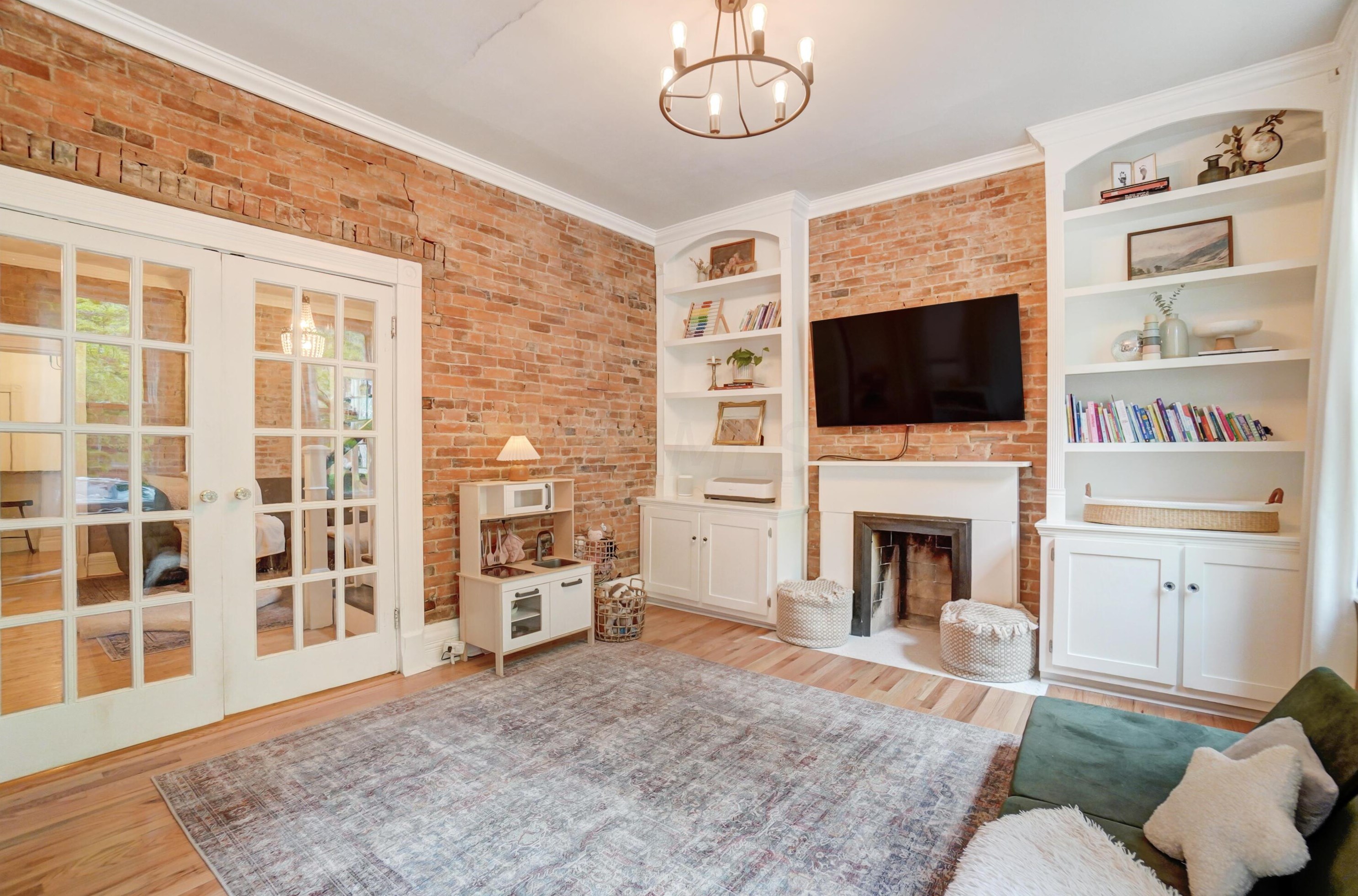 81 Lincoln St, Columbus OH  43215-1672 exterior