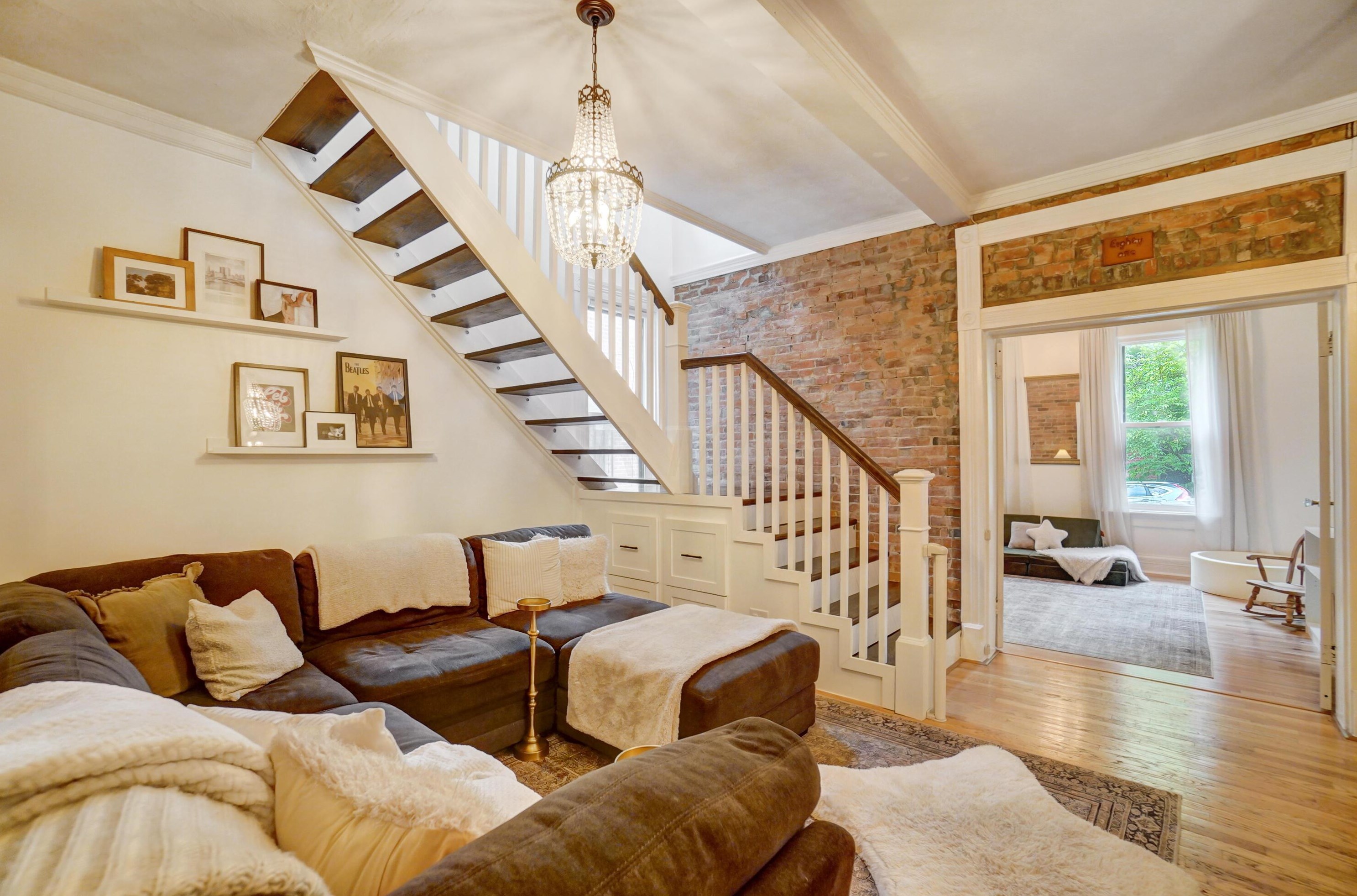 81 Lincoln St, Columbus OH  43215-1672 exterior