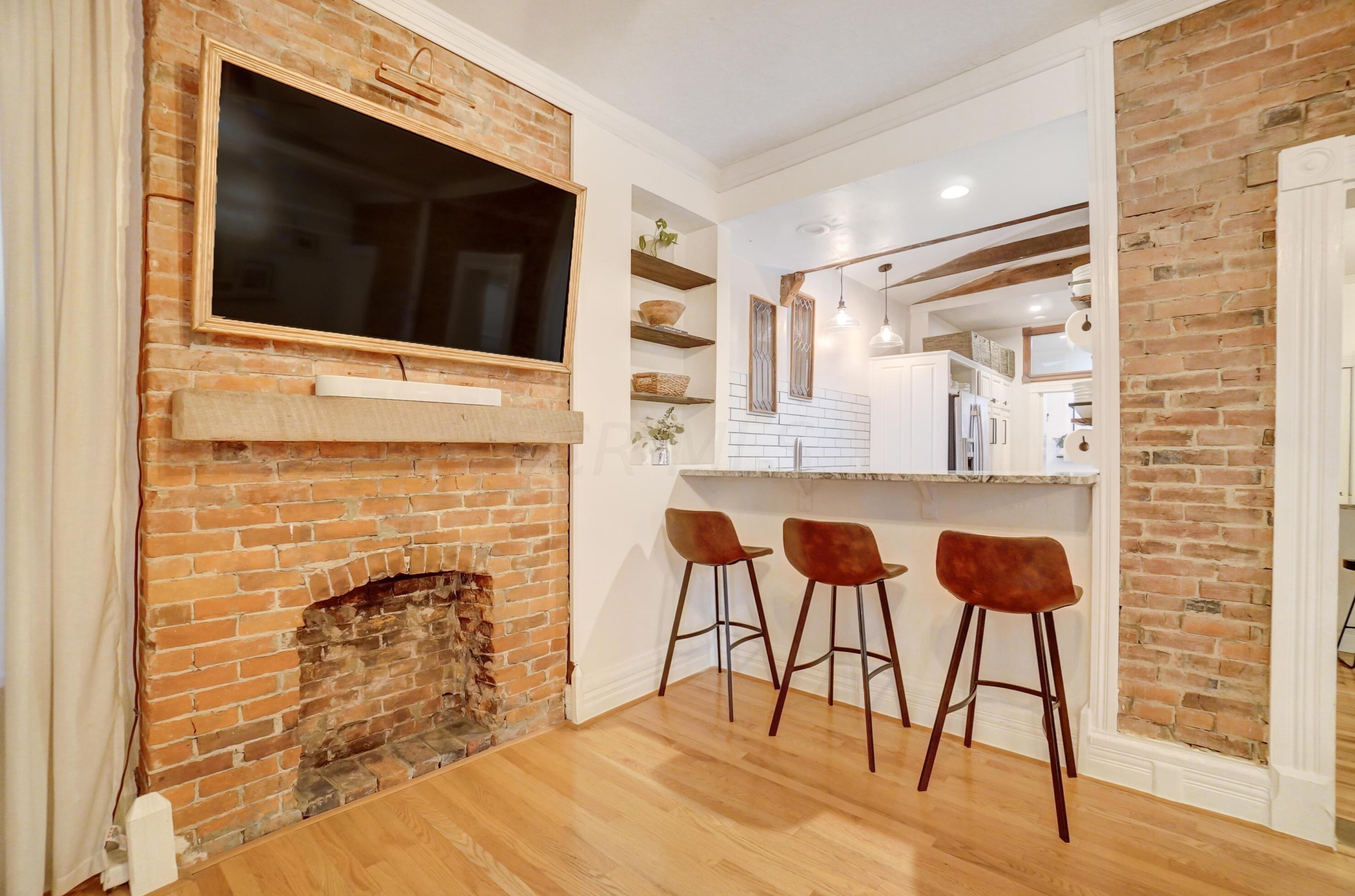 81 Lincoln St, Columbus OH  43215-1672 exterior