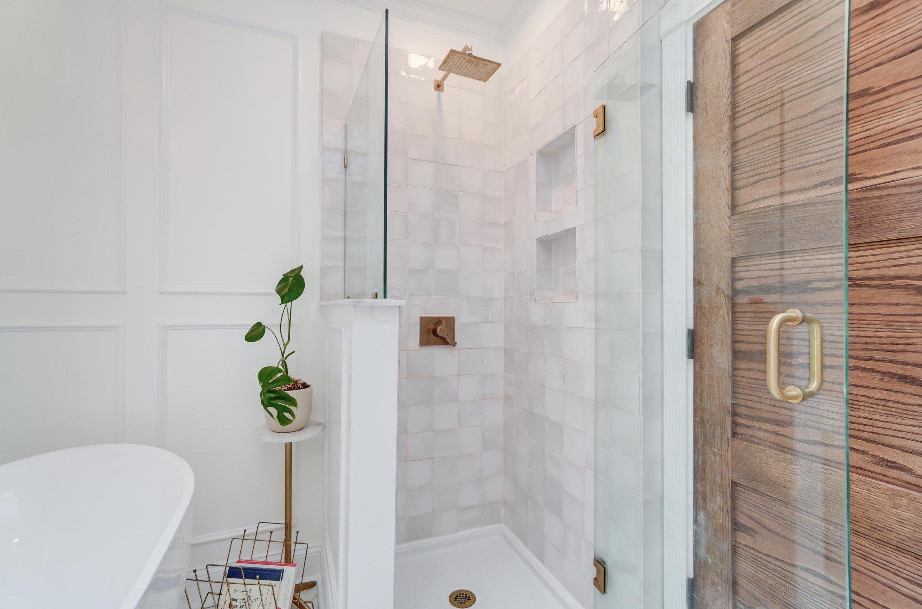 81 Lincoln St, Columbus OH  43215-1672 exterior