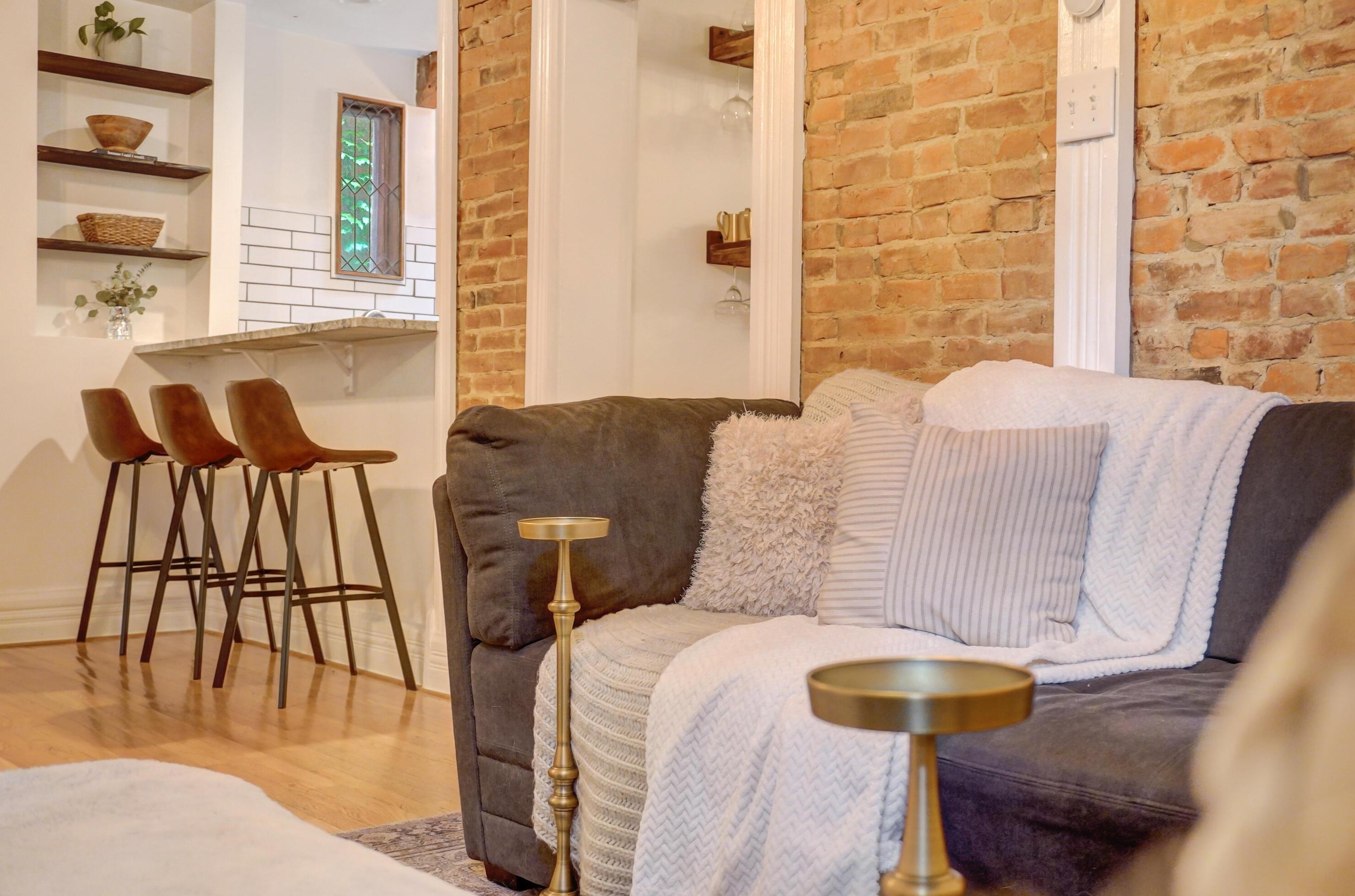 81 Lincoln St, Columbus OH  43215-1672 exterior