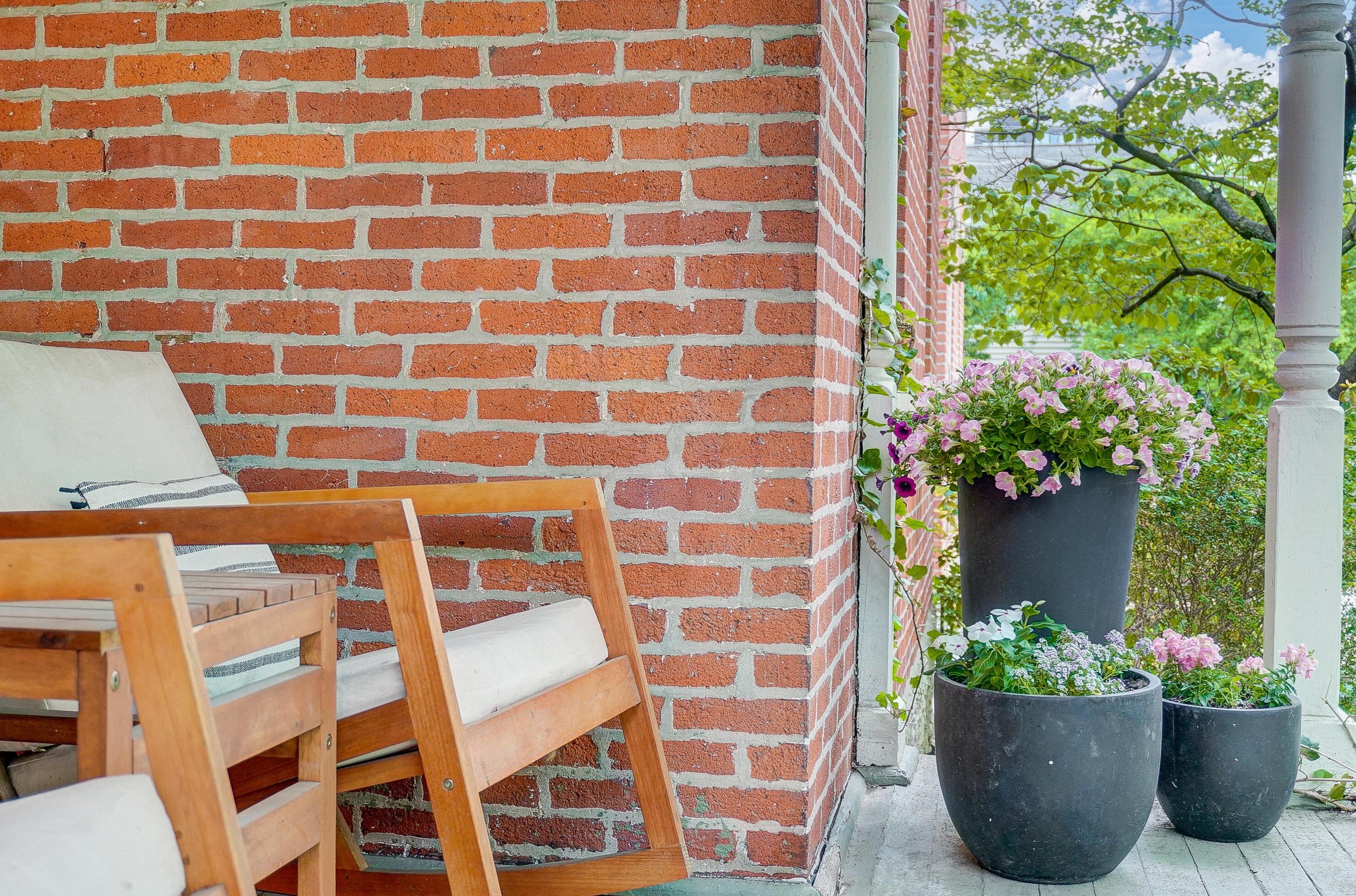 81 Lincoln St, Columbus OH  43215-1672 exterior