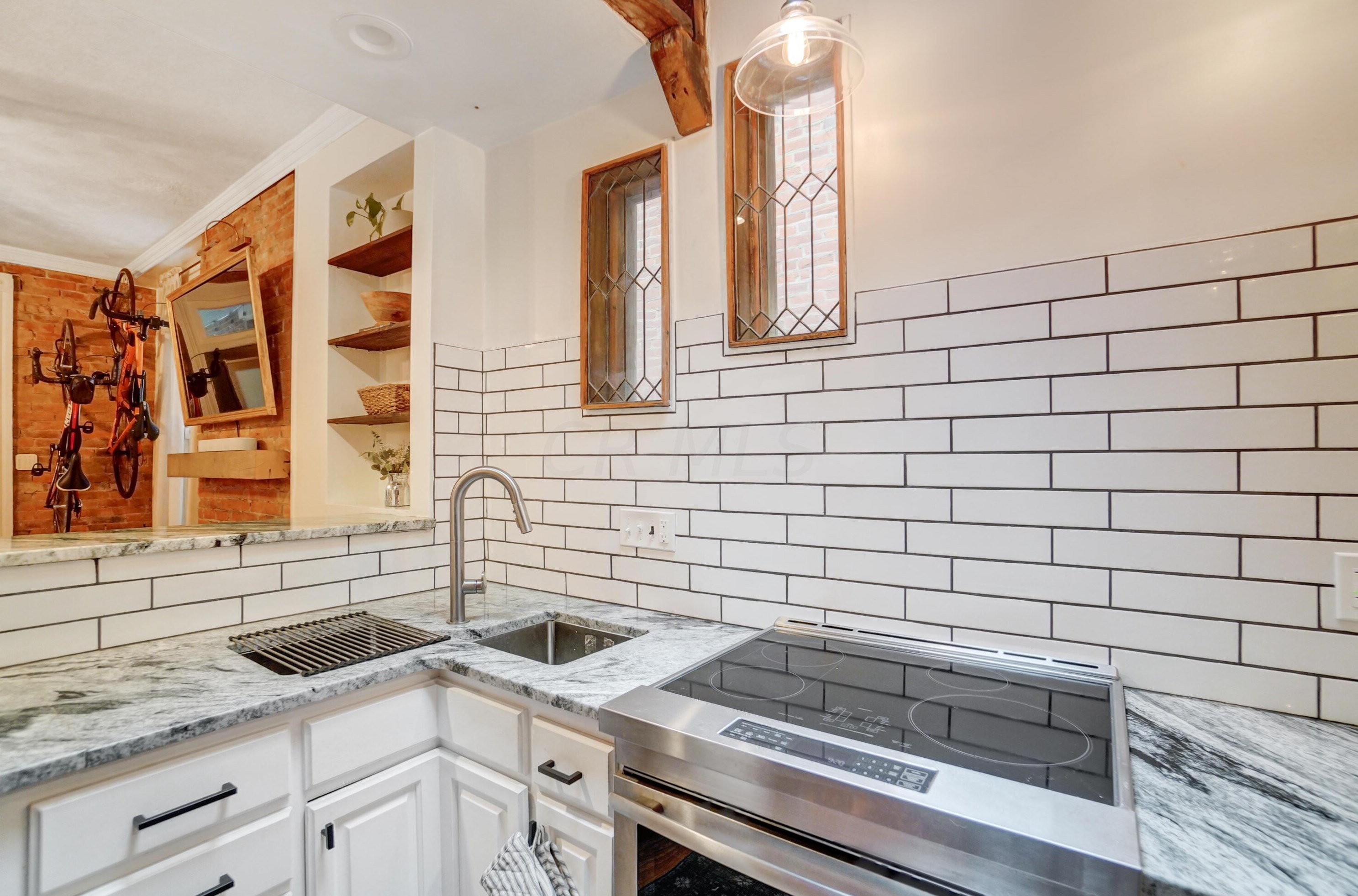 81 Lincoln St, Columbus OH  43215-1672 exterior