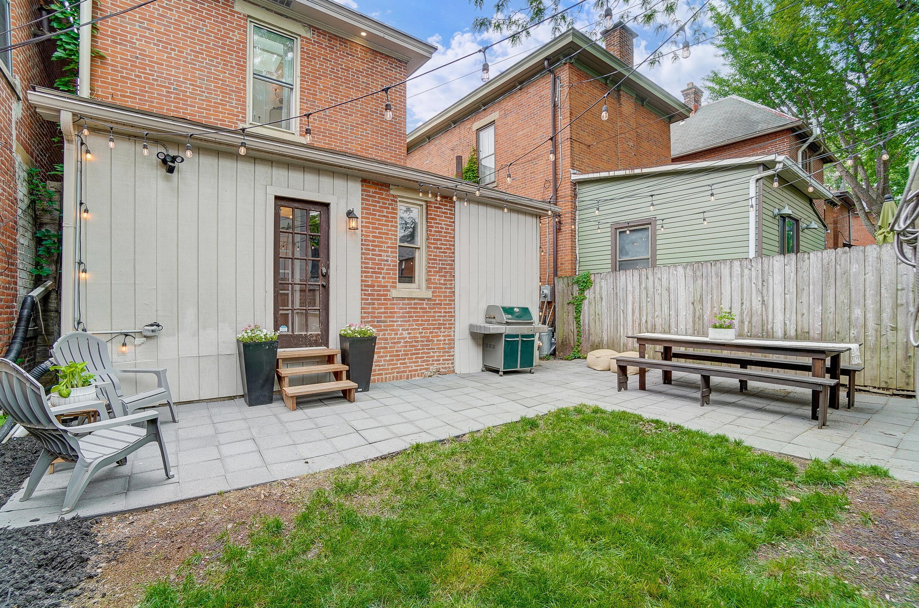 81 Lincoln St, Columbus OH  43215-1672 exterior