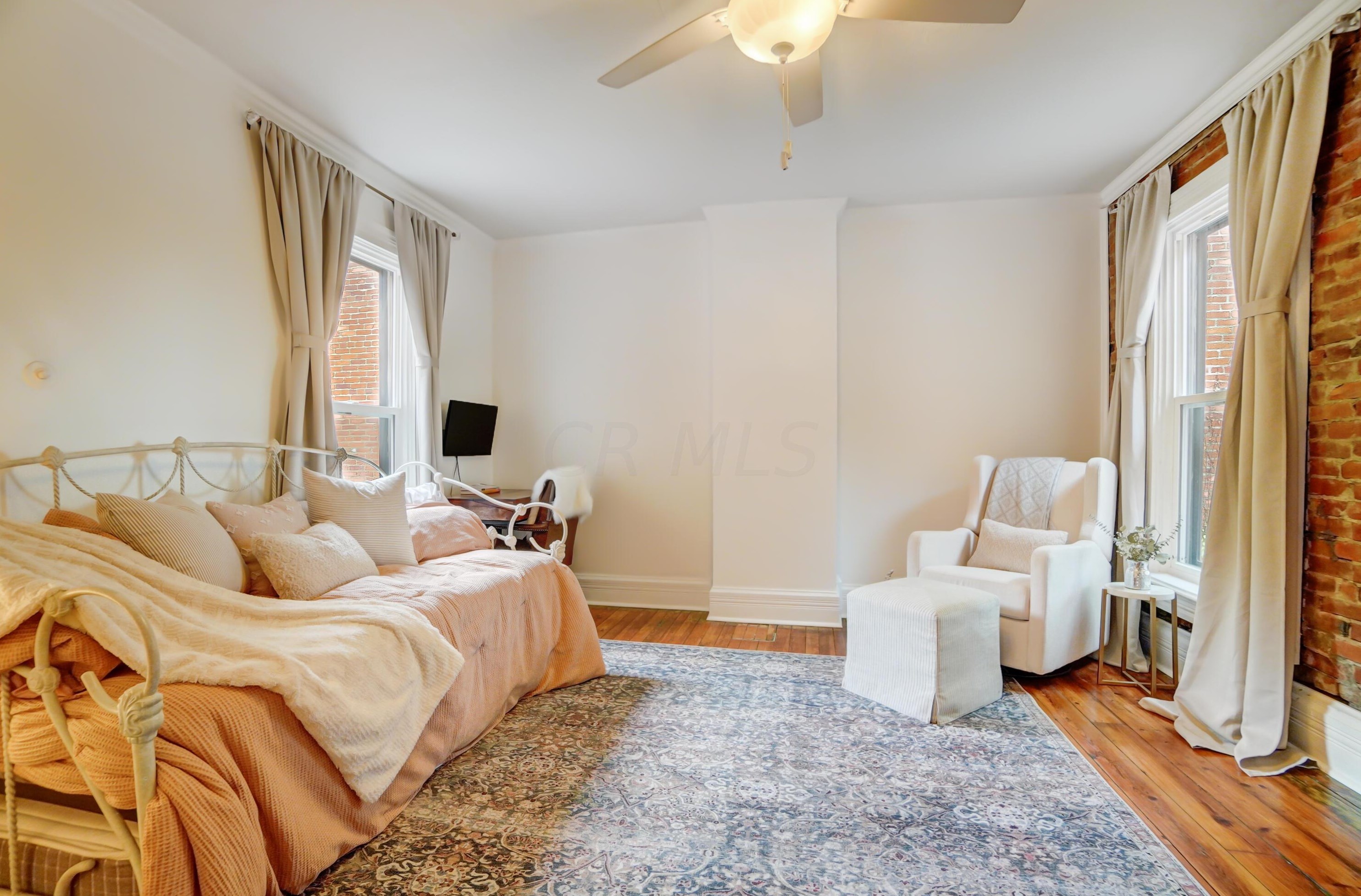 81 Lincoln St, Columbus OH  43215-1672 exterior