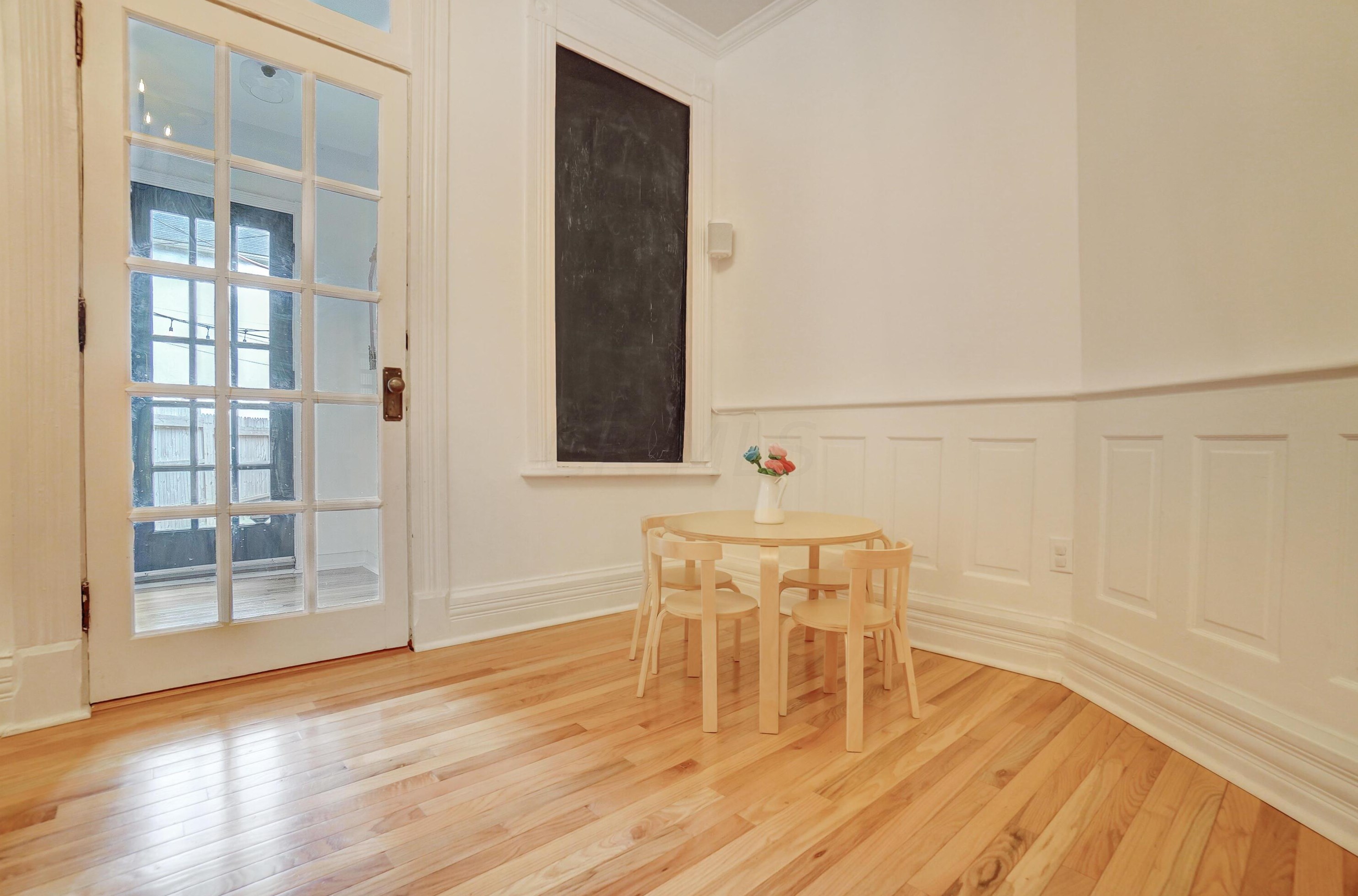 81 Lincoln St, Columbus OH  43215-1672 exterior