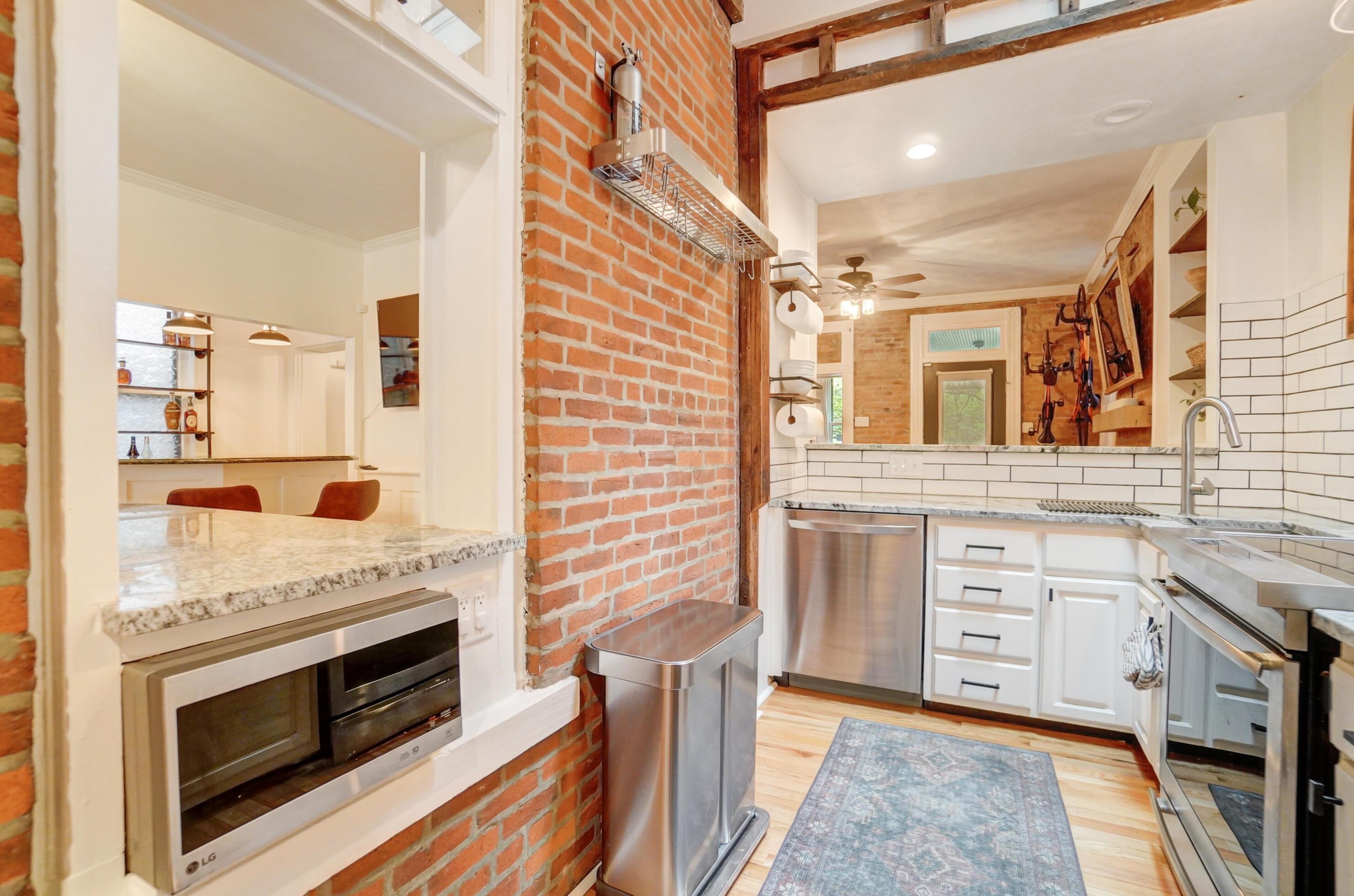 81 Lincoln St, Columbus OH  43215-1672 exterior