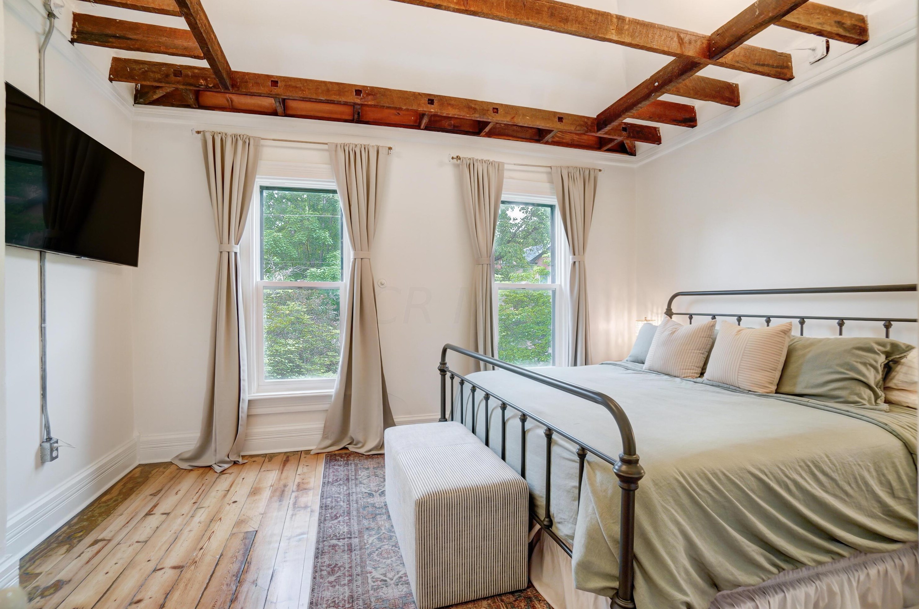 81 Lincoln St, Columbus OH  43215-1672 exterior