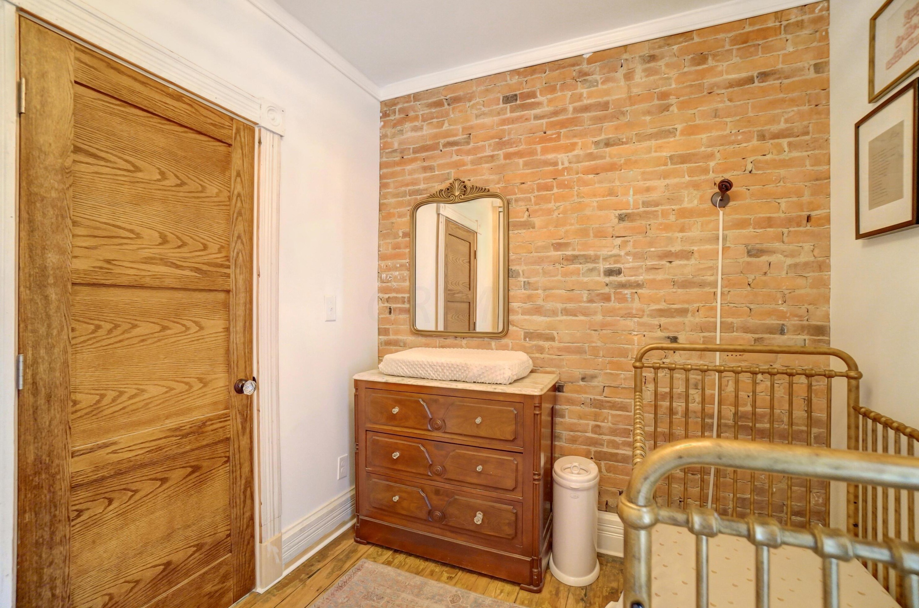 81 Lincoln St, Columbus OH  43215-1672 exterior