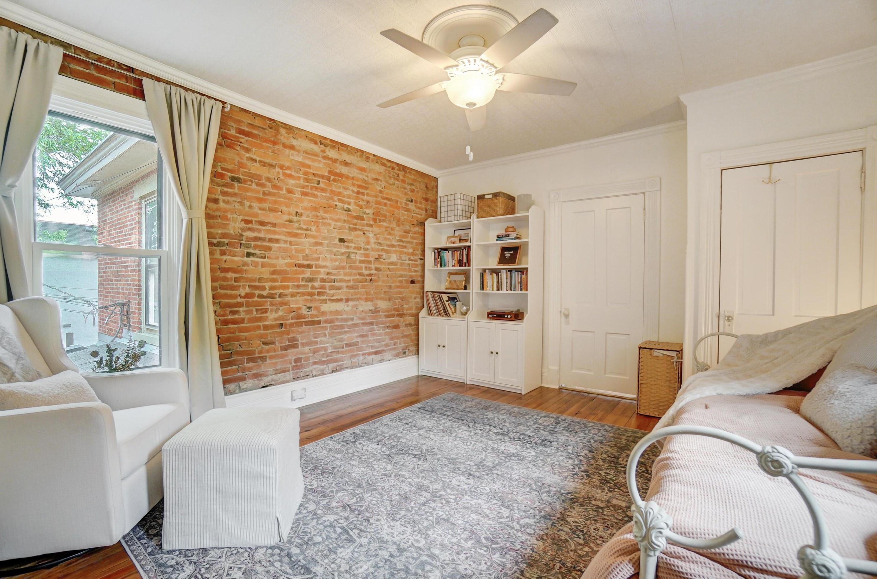 81 Lincoln St, Columbus OH  43215-1672 exterior