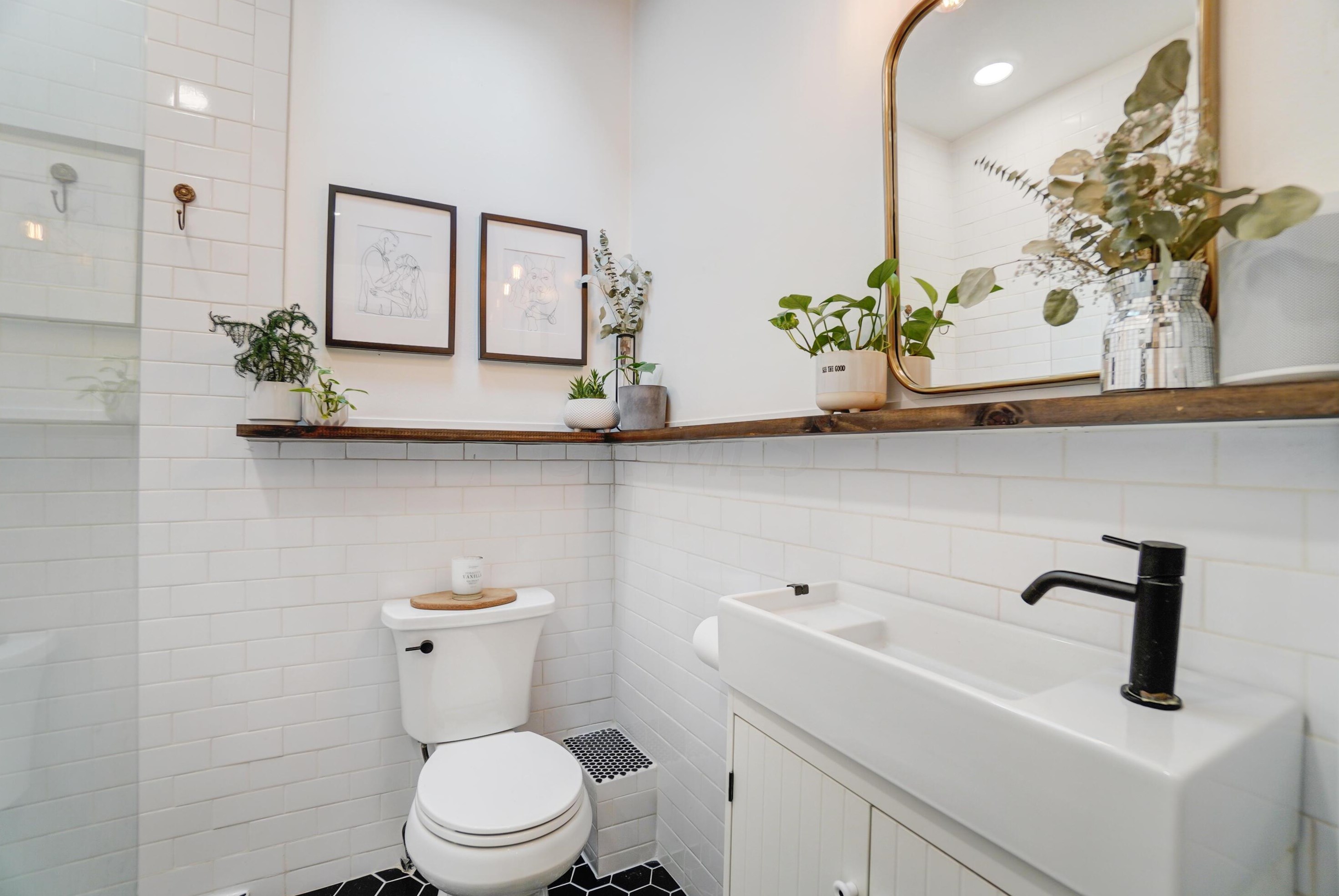 81 Lincoln St, Columbus OH  43215-1672 exterior