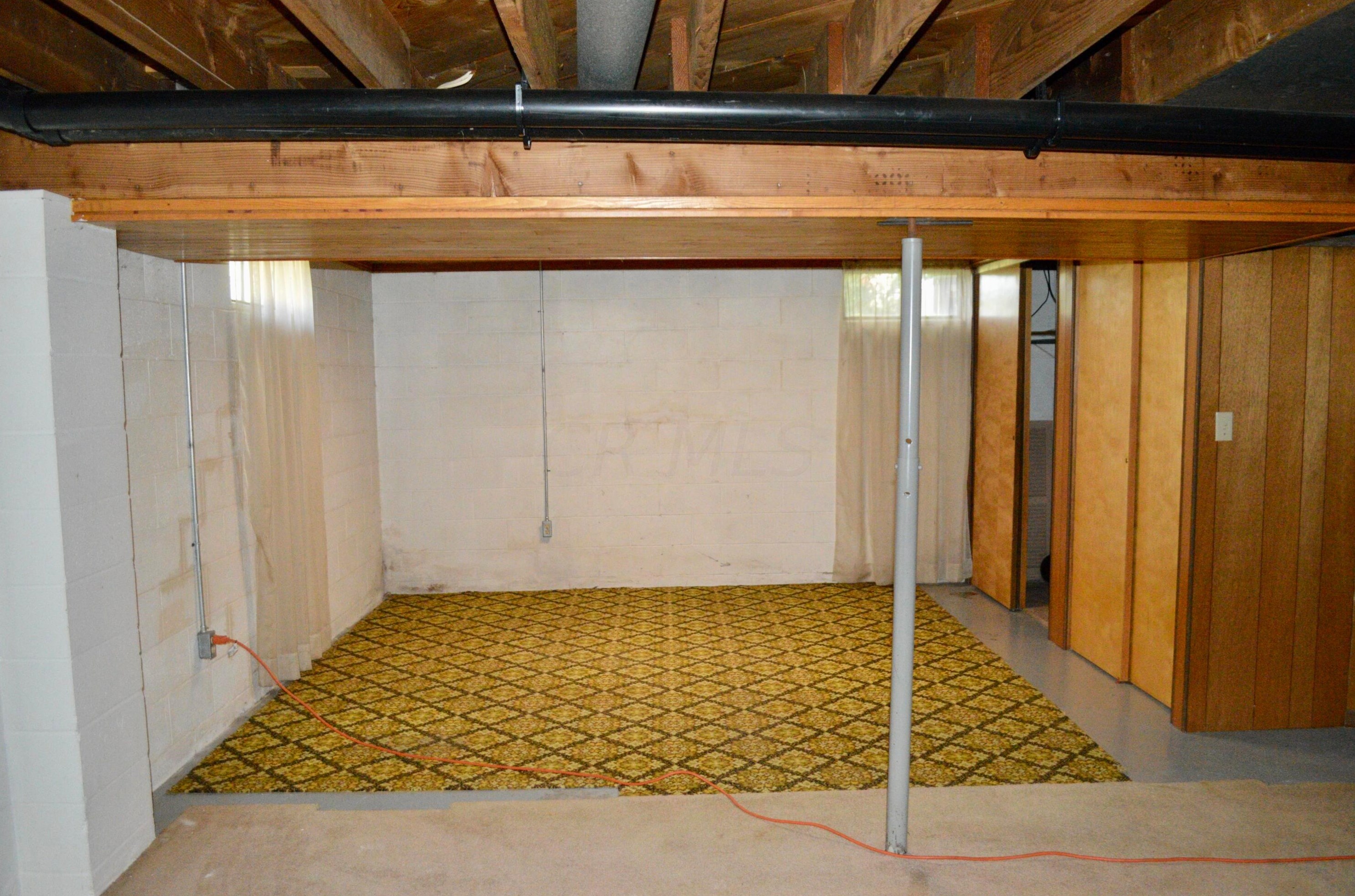 345 Mohican Dr, Crooksville OH  43731-9729 exterior