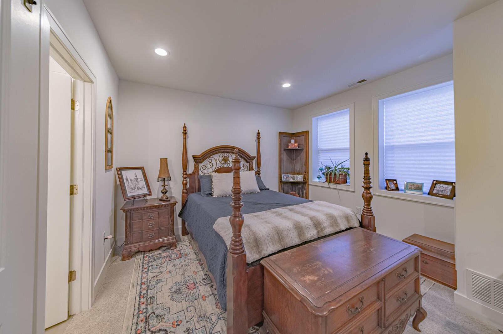 33 Whittier St, Columbus OH 43206-2943 exterior