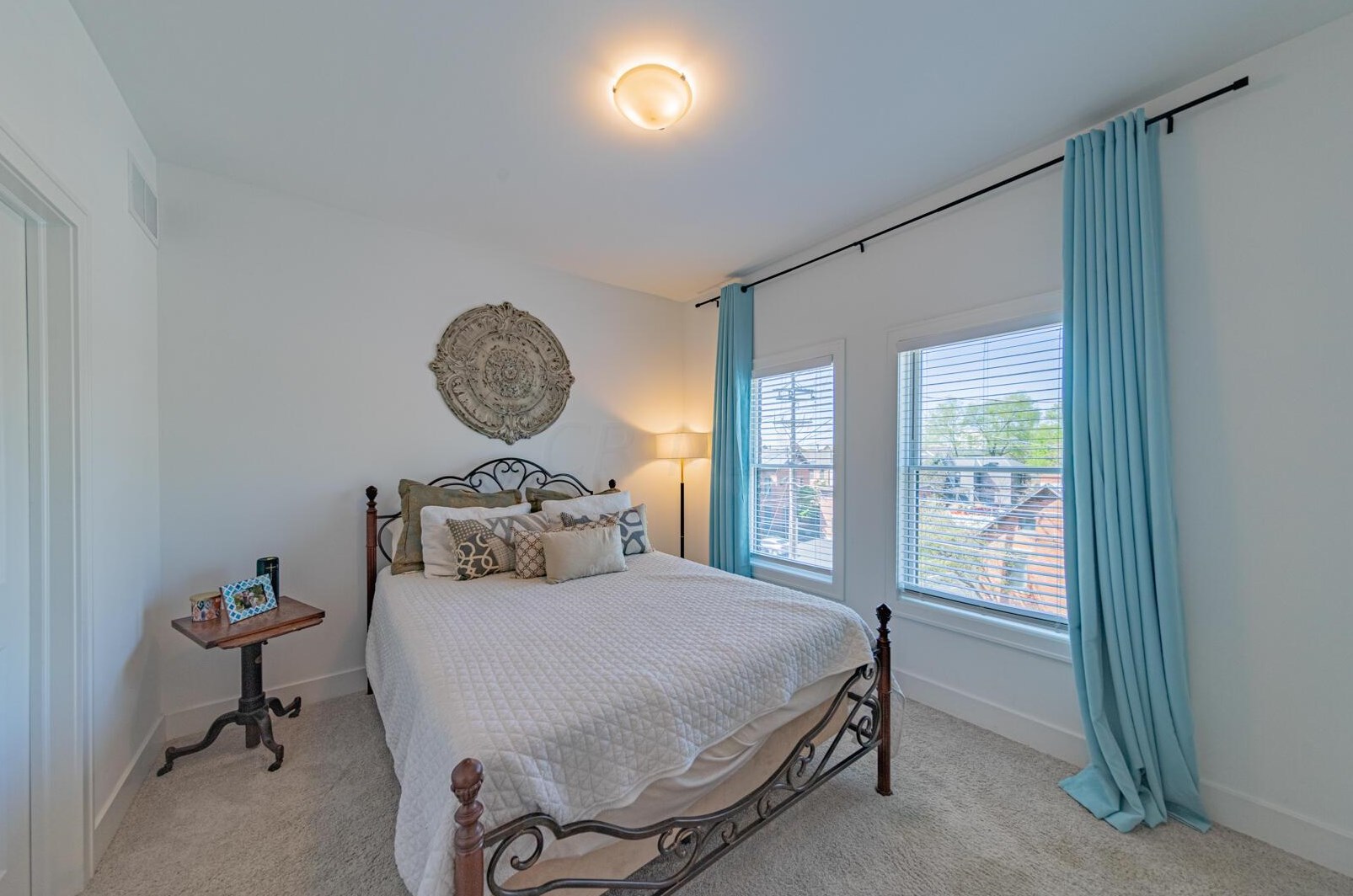 33 Whittier St, Columbus OH 43206-2943 exterior