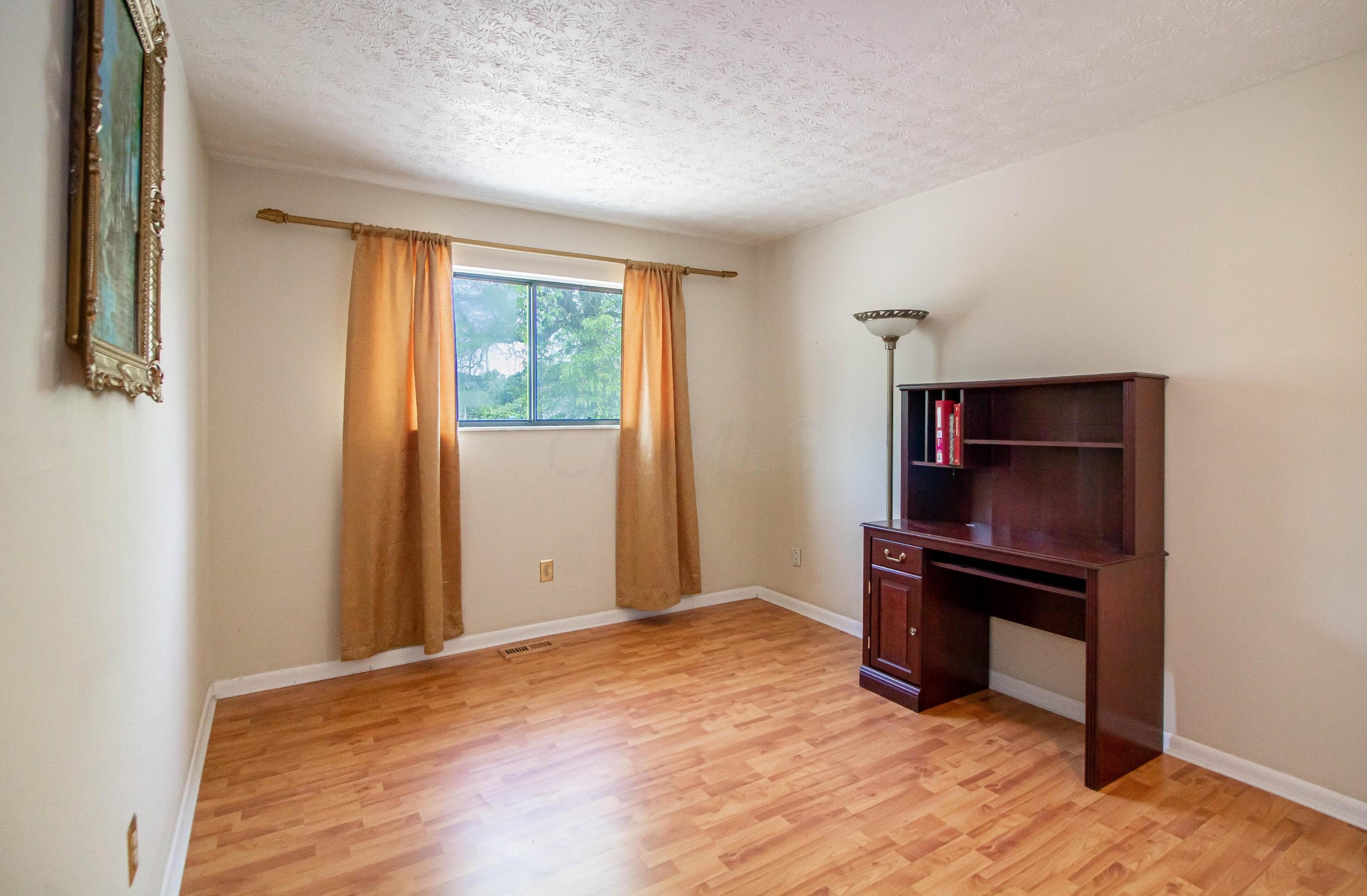 2471 Natchez Dr, Columbus OH 43209-3305 exterior