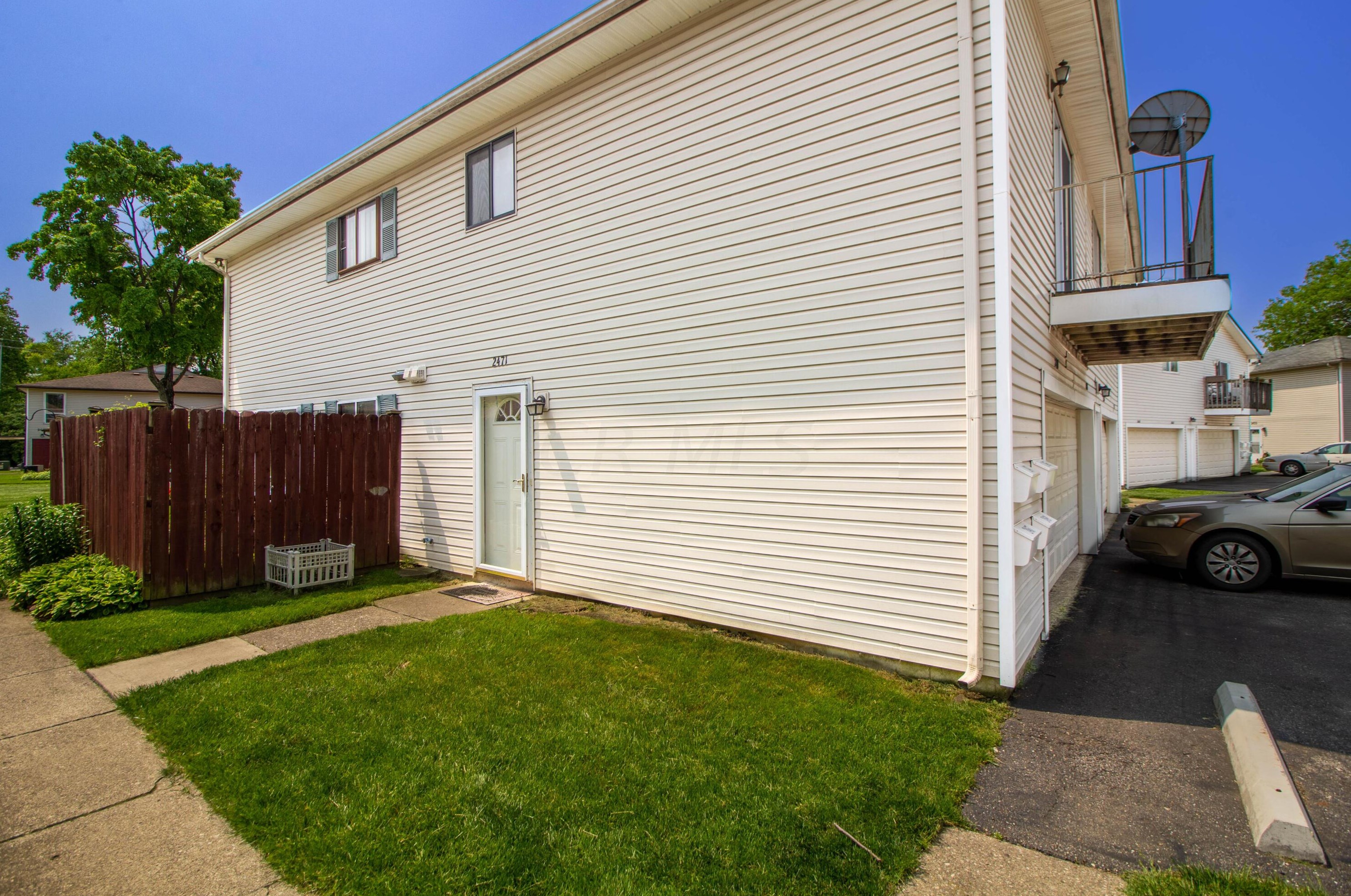 2471 Natchez Dr, Columbus OH 43209-3305 exterior